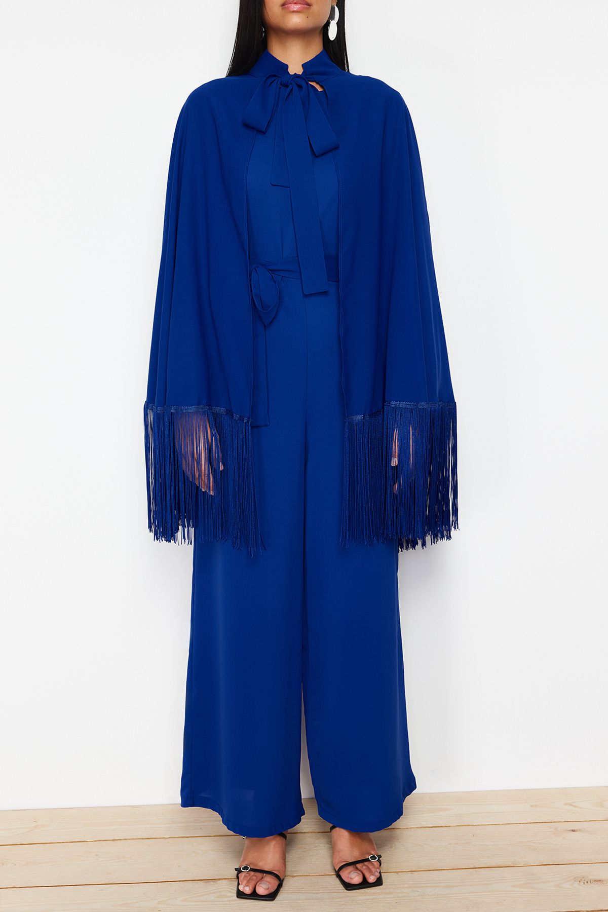 Trendyol Modest-Marineblauer Cape-Jumpsuit-Abendanzug mit Quasten TCTAW24DB00007 2
