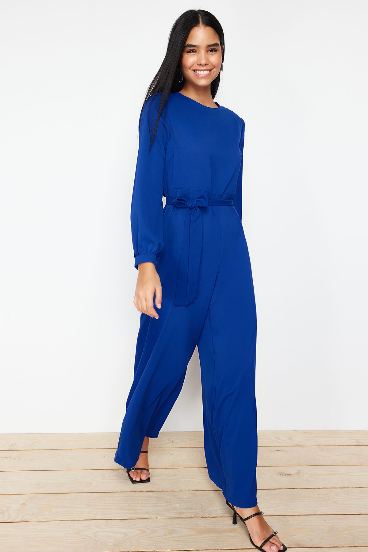 Trendyol Modest-Marineblauer Cape-Jumpsuit-Abendanzug mit Quasten TCTAW24DB00007 3