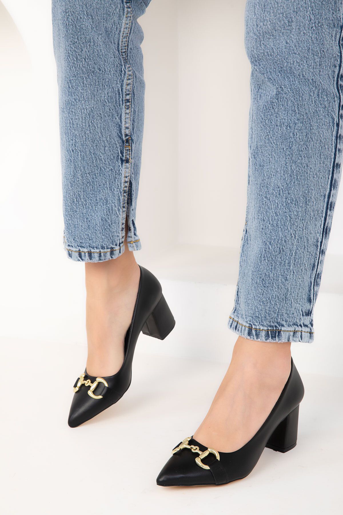 SOHO-Black-Gold Women's Classic Heeled Shoes 18477 3
