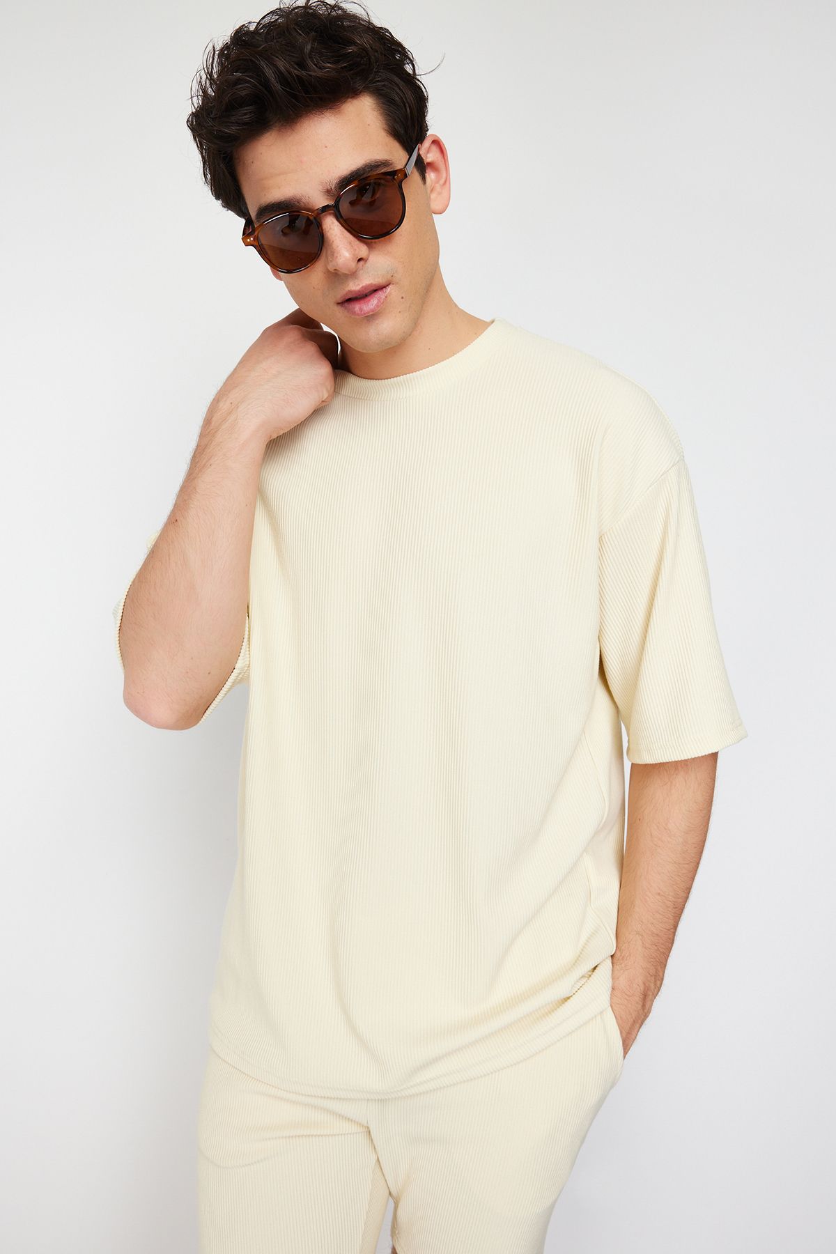 Trendyol Collection-Ecru Premium Oversize Crew λαιμόκοψη κοντό μανίκι με υφή οθωμανικό μπλουζάκι TMNSS23TS00081 4