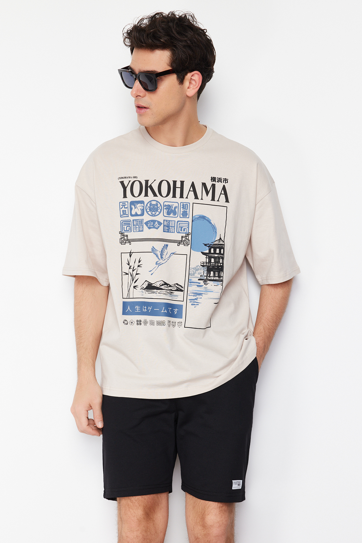 Trendyolmilla Man Taş Oversize/Geniş Kesim Uzak Doğu Baskılı %100 T-Shirt TMNSS24TS00035