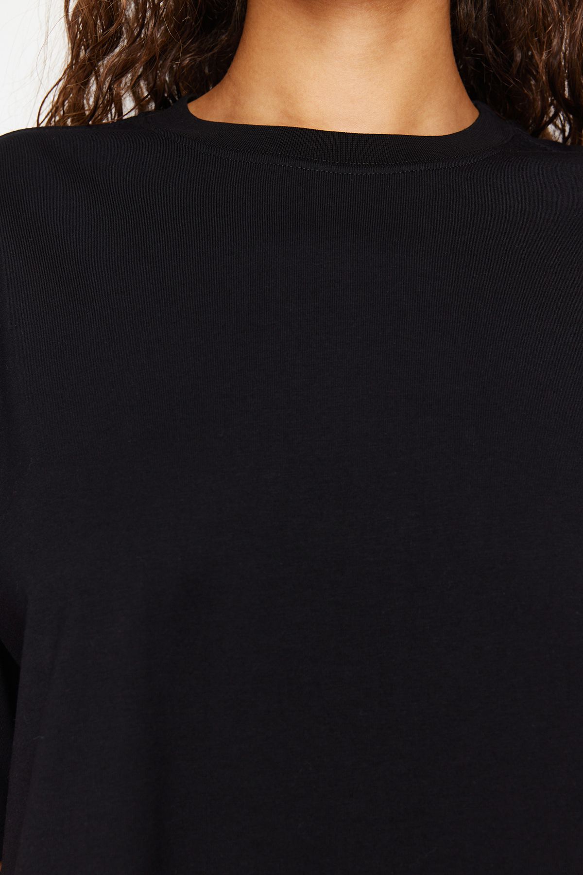 Trendyol Collection-Schwarzes Premium-T-Shirt aus Baumwolle mit Rundhalsausschnitt in Übergröße TWOSS23TS00040 11