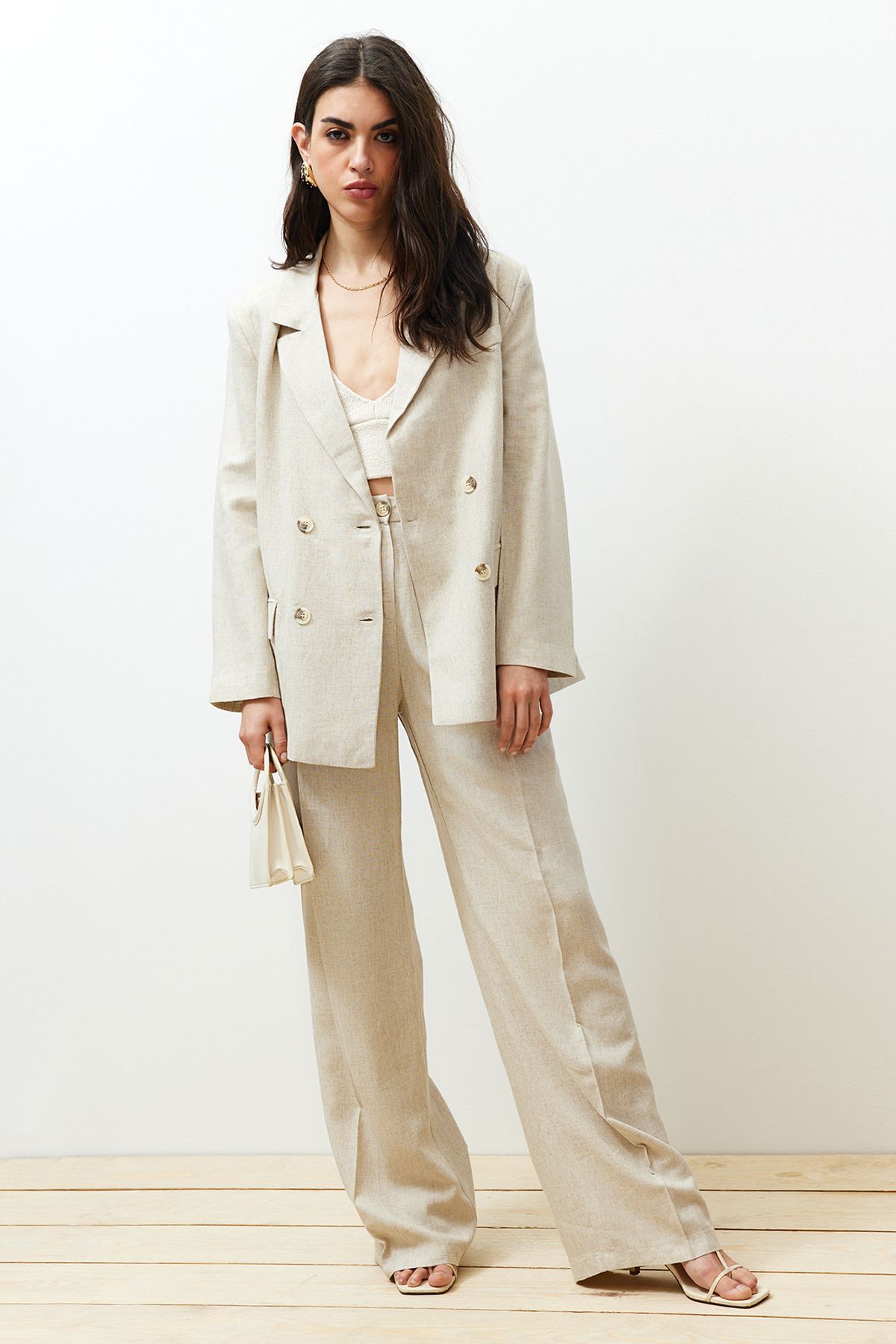 Trendyol Collection-Beigefarbener Blazer aus Baumwoll-Leinengewebe mit zweireihigem Verschluss TWOSS24BC00018 2