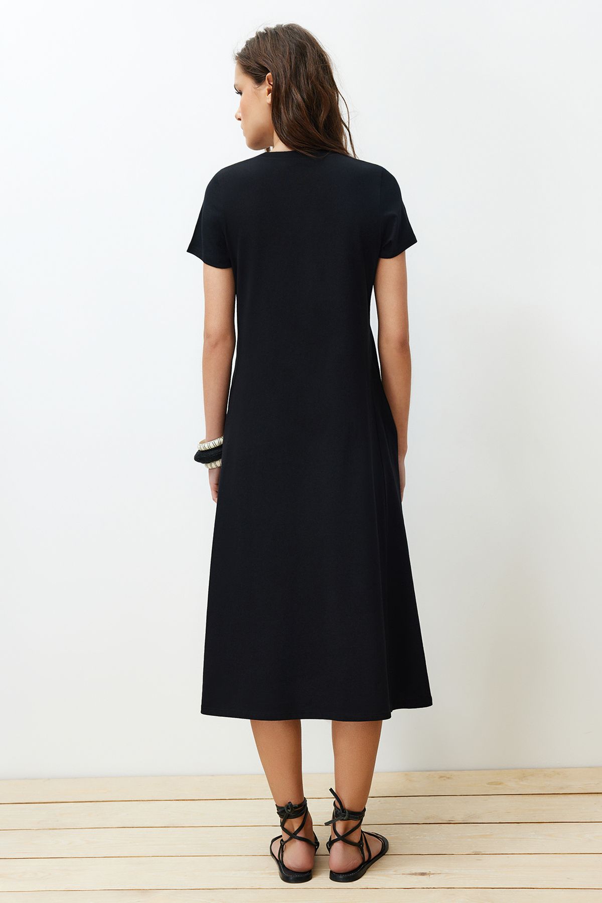Trendyol Collection-Schwarzes Premium-Strick-Midikleid in A-Linie mit Rundhalsausschnitt und Taschen TWOSS24EL00169 6