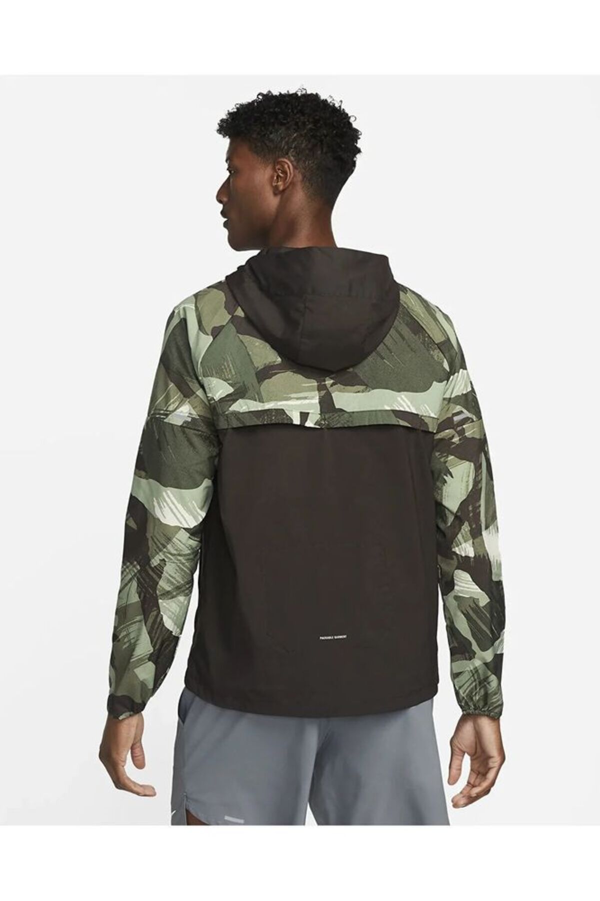 Nike camo windbreaker jacket hot sale