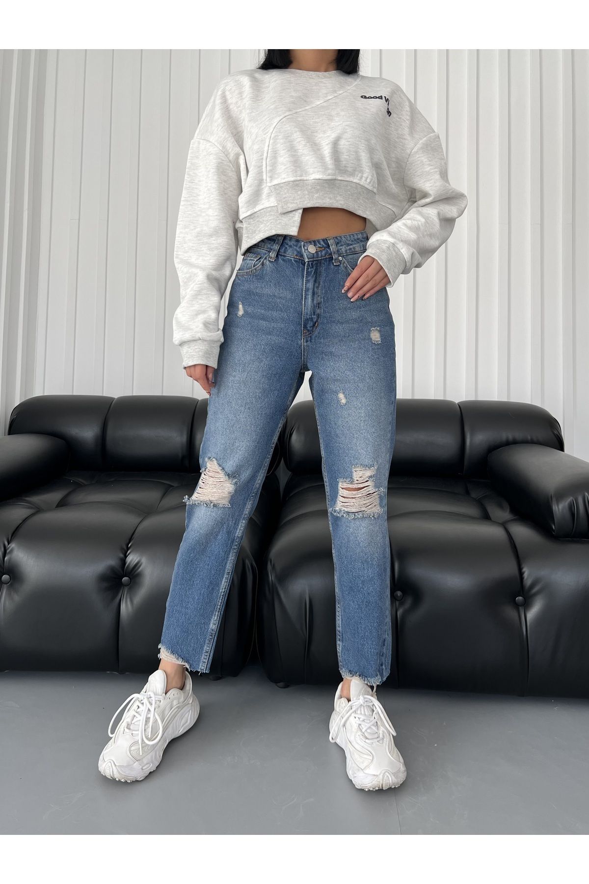 Fiori Torn and Dirty Leg Mom Jean Dark Blue Trendyol