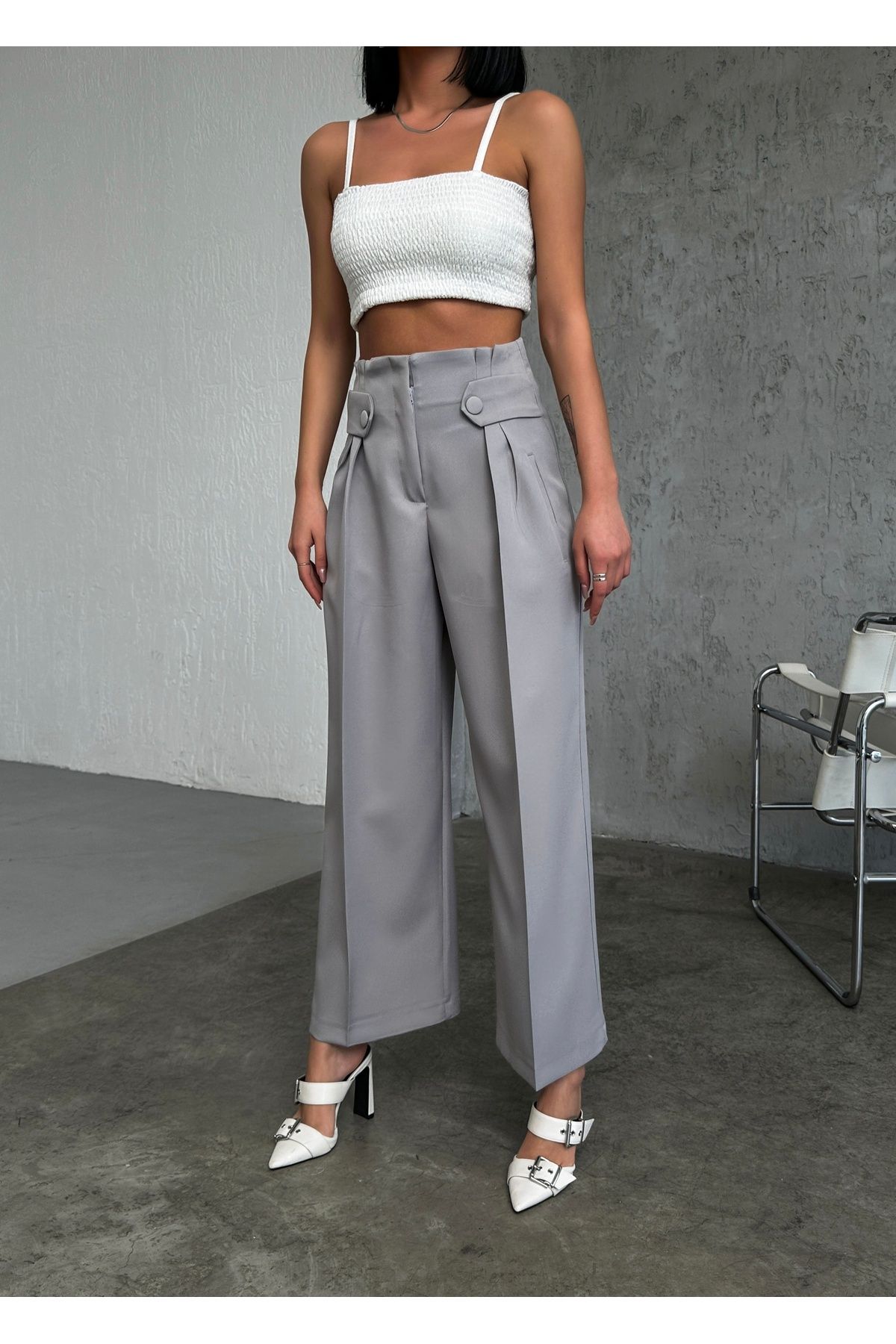 OUZ Fashion-Women's Trousers - Waist Button Detail 3