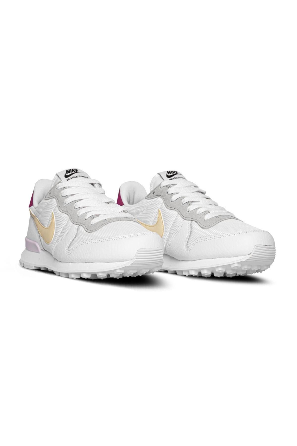 Nike internationalist sale womens white
