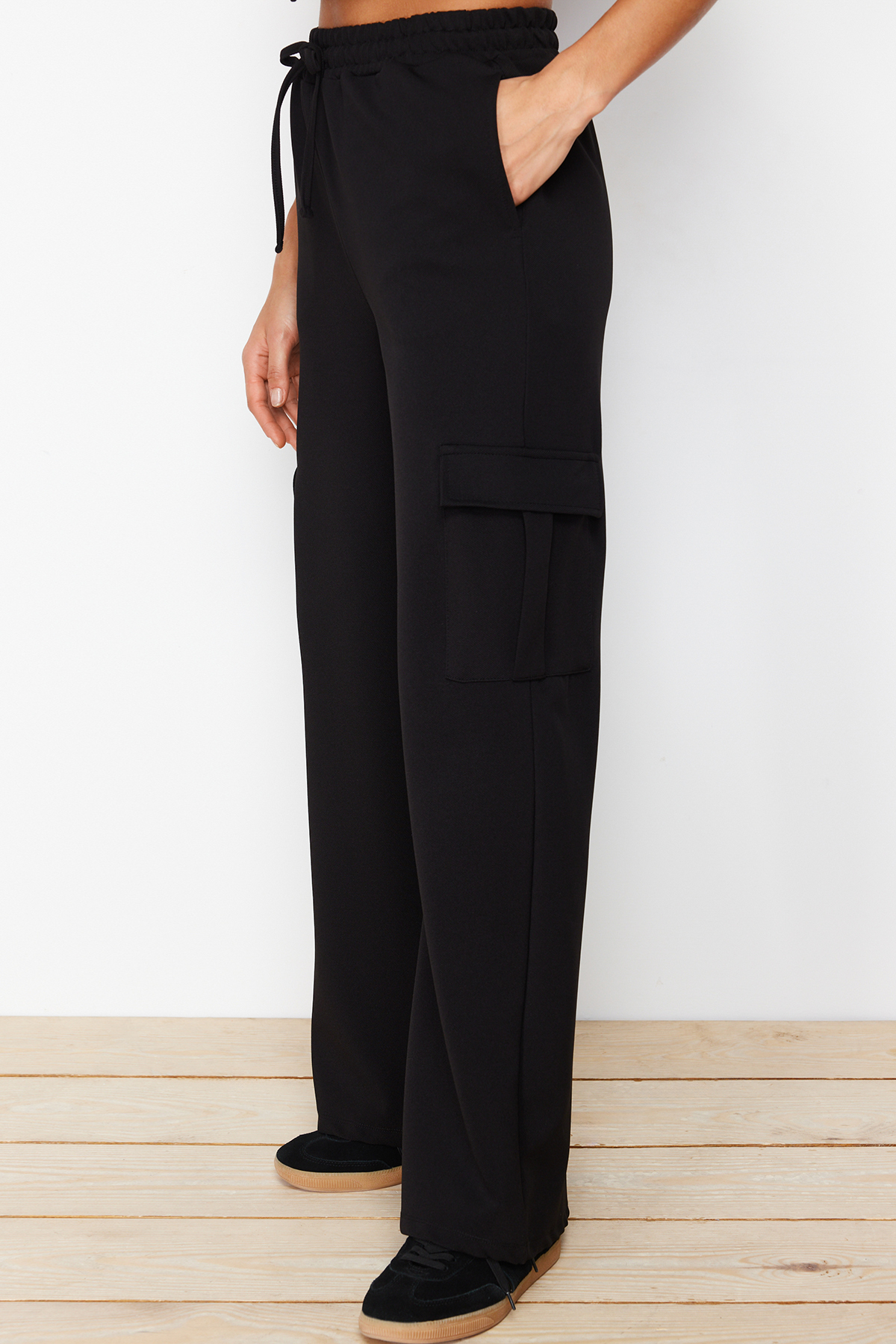 Trendyolmilla  Siyah Kargo Cep Detaylı Regular/Düz Kesim Pantolon TWOSS24PL00073 - Görsel 4