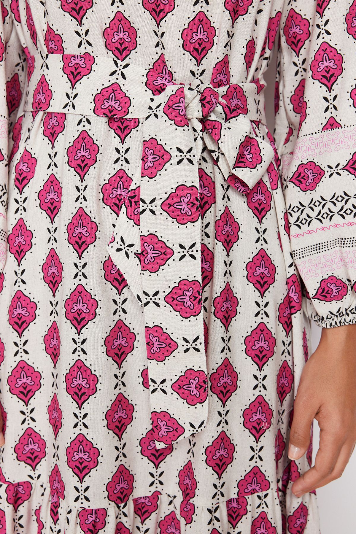 Trendyol Modest-Gewebtes Kleid in Leinenoptik mit ethnischem Muster in Fuchsia TCTSS24EB00062 5