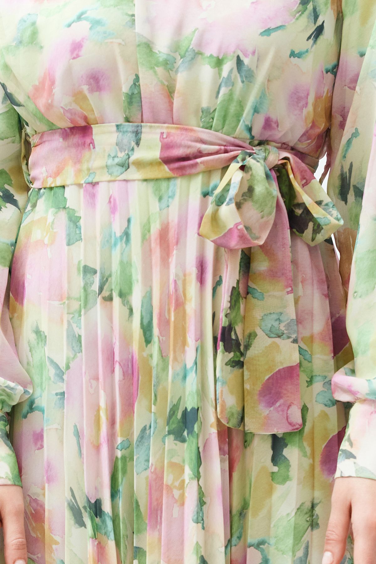 Trendyol Modest-Ανοιχτό πράσινο φλοράλ φόρεμα με λεπτομέρεια πλισέ σιφόν υφασμένο TCTSS24EB00151 4