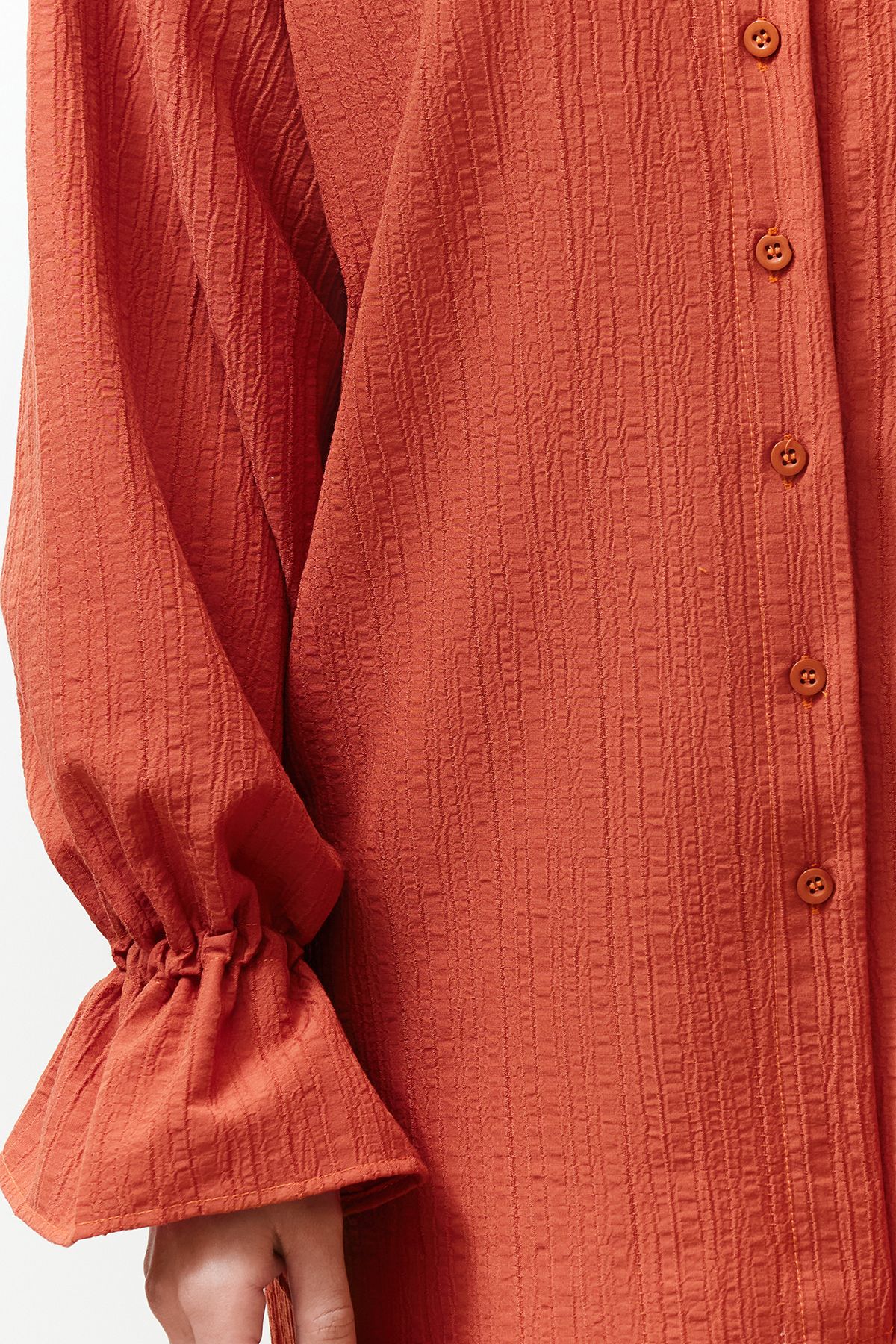Trendyol Collection-Strukturiertes Webhemd mit Spitzendetails und Fliesenärmeln TWOSS24GO00087 9
