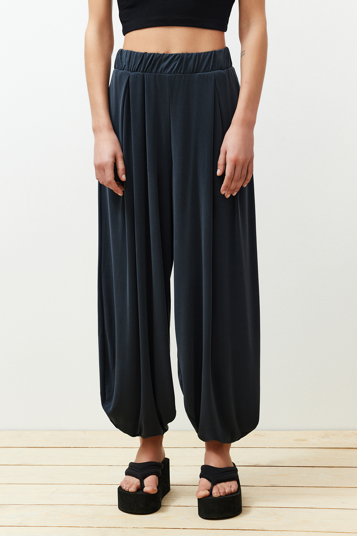 Trendyolmilla  More Sustainable Antrasit İçerikli Havuç/Şalvar Modal Örme Pantolon TWOSS24PL00094 - Görsel 8