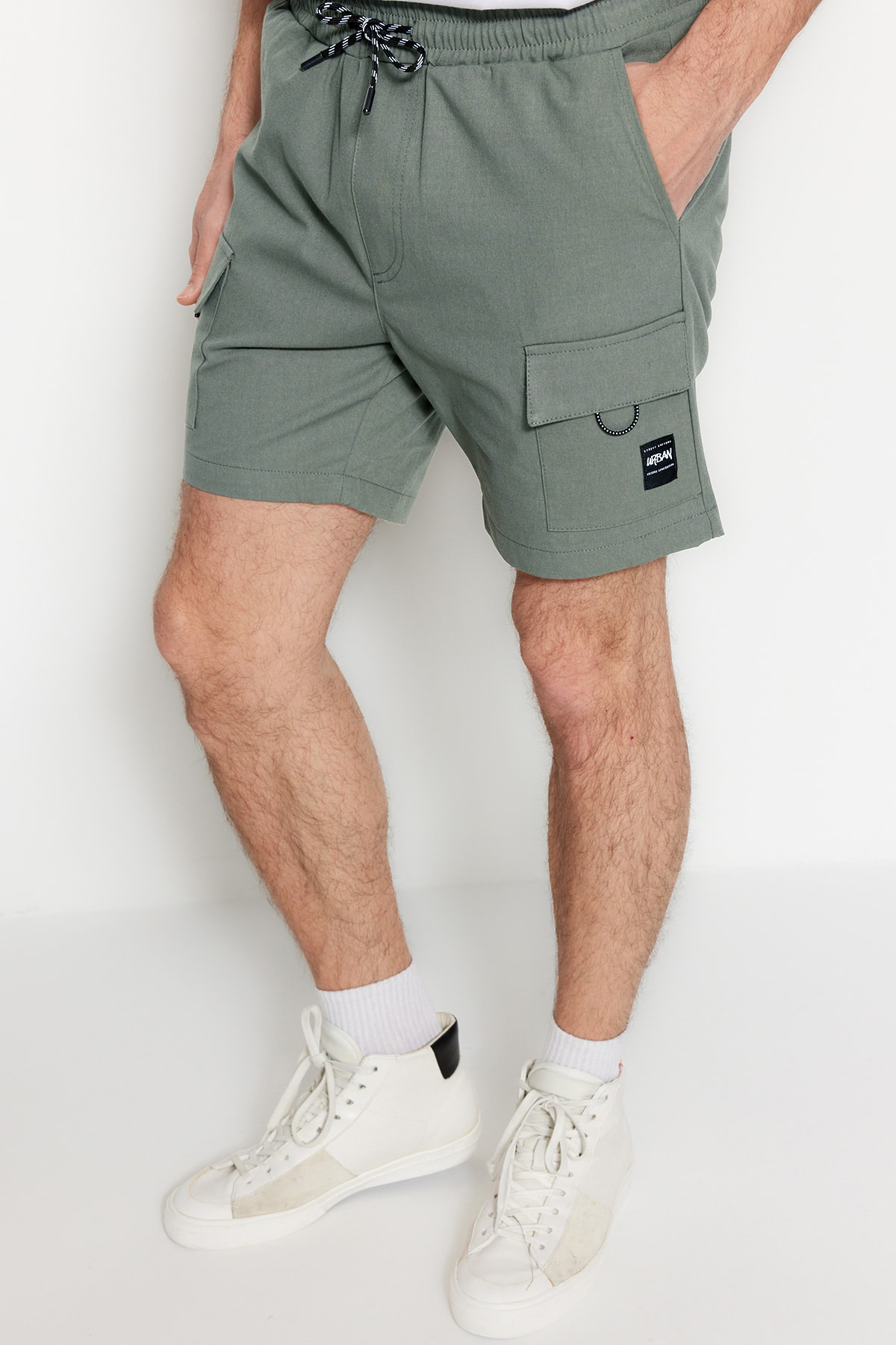 Trendyolmilla Man Haki Regular Fit Etiket Detaylı Şort TMNSS23SR00075
