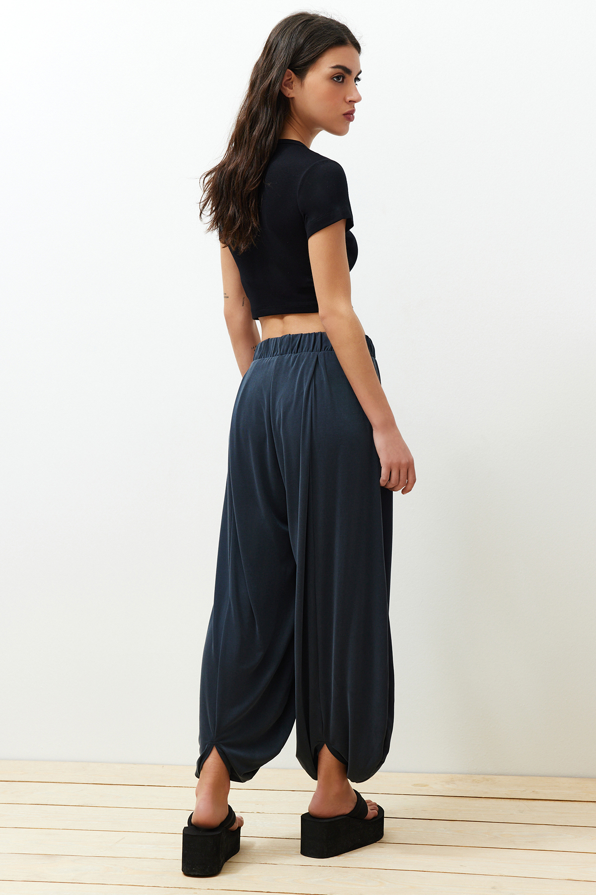 Trendyolmilla  More Sustainable Antrasit İçerikli Havuç/Şalvar Modal Örme Pantolon TWOSS24PL00094 - Görsel 9