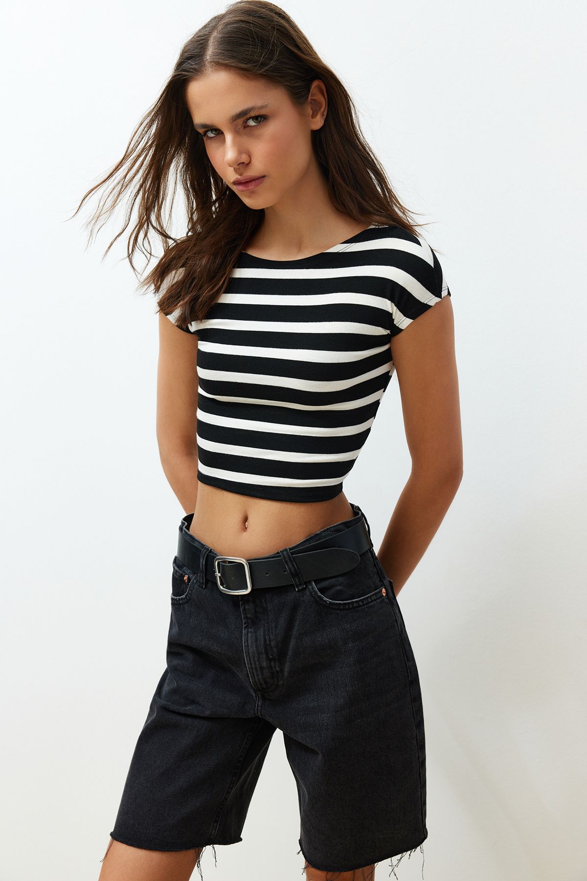 Trendyol Collection Μαύρη*001 Πλεκτή Μπλούζα Με Λαιμόκοψη Moon Sleeve Crop für Adult Γυναίκα - S