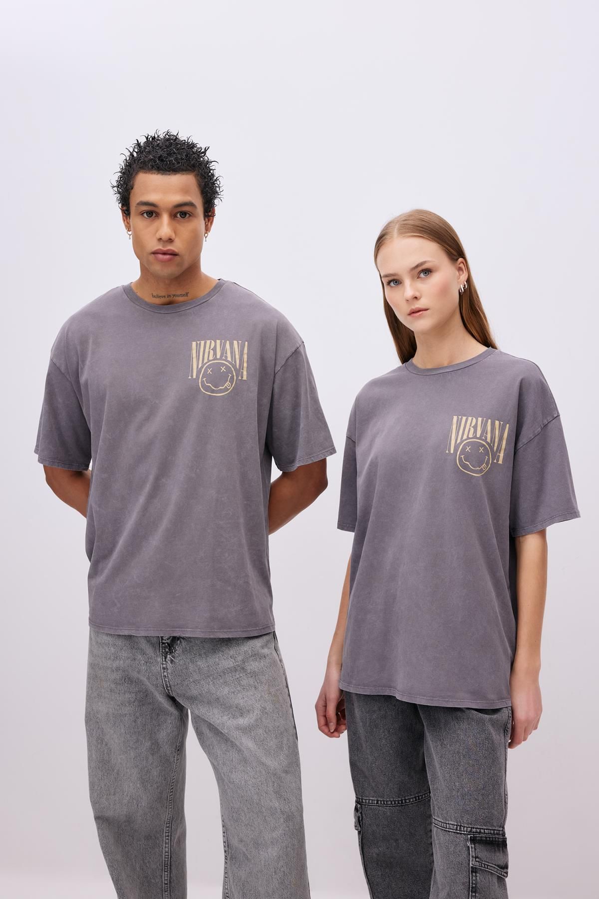 تیشرت آستین کوتاه یقه پرینت شده Nirvana Oversize Fit
