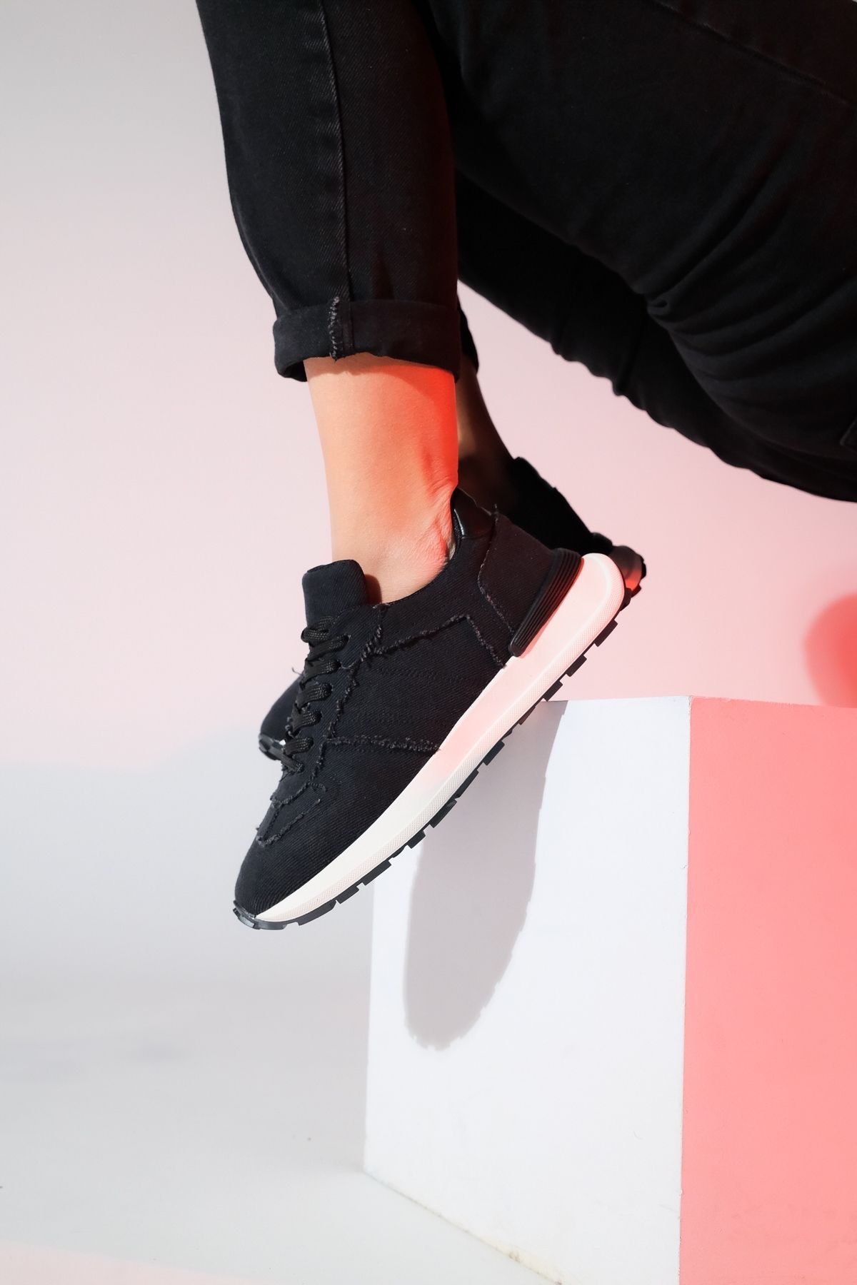 اسنیکر سیاه زنانه کفش ورزشی جین رافائل luvishoes
