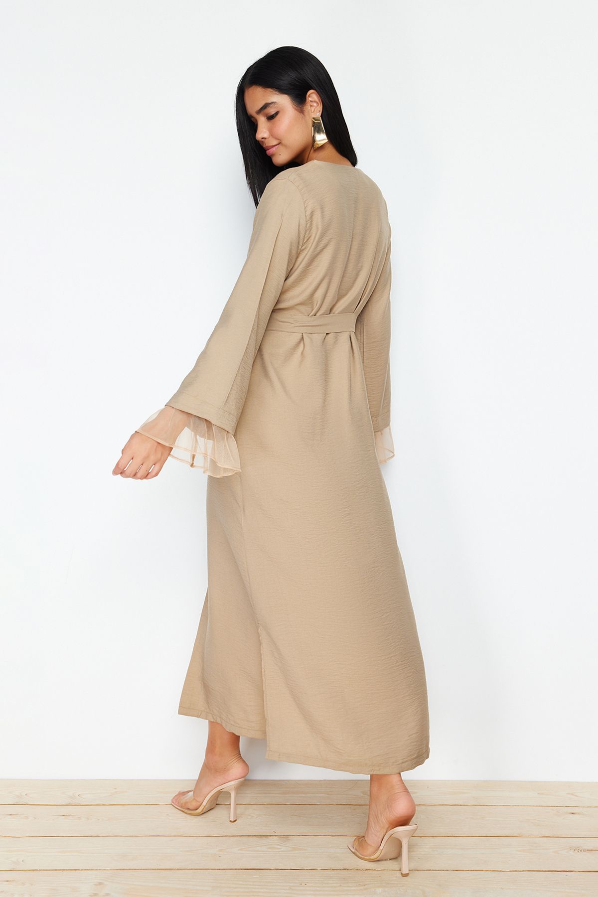Trendyol Modest-Gewebte Kappe mit Gürtel und Tülldetail in Nerzfarbe, Ferace und Abaya TCTSS24KF00010 6