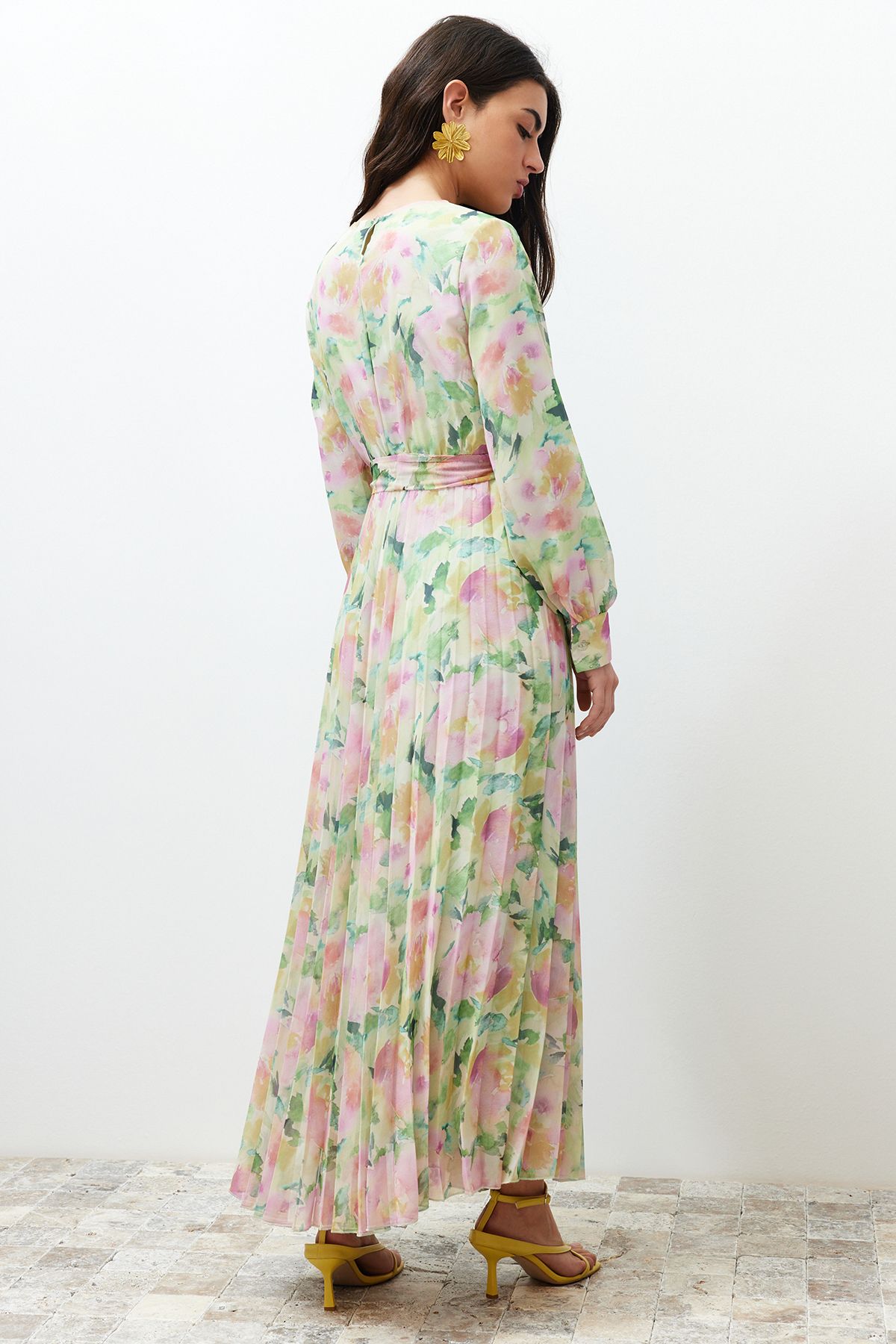 Trendyol Modest-Ανοιχτό πράσινο φλοράλ φόρεμα με λεπτομέρεια πλισέ σιφόν υφασμένο TCTSS24EB00151 6