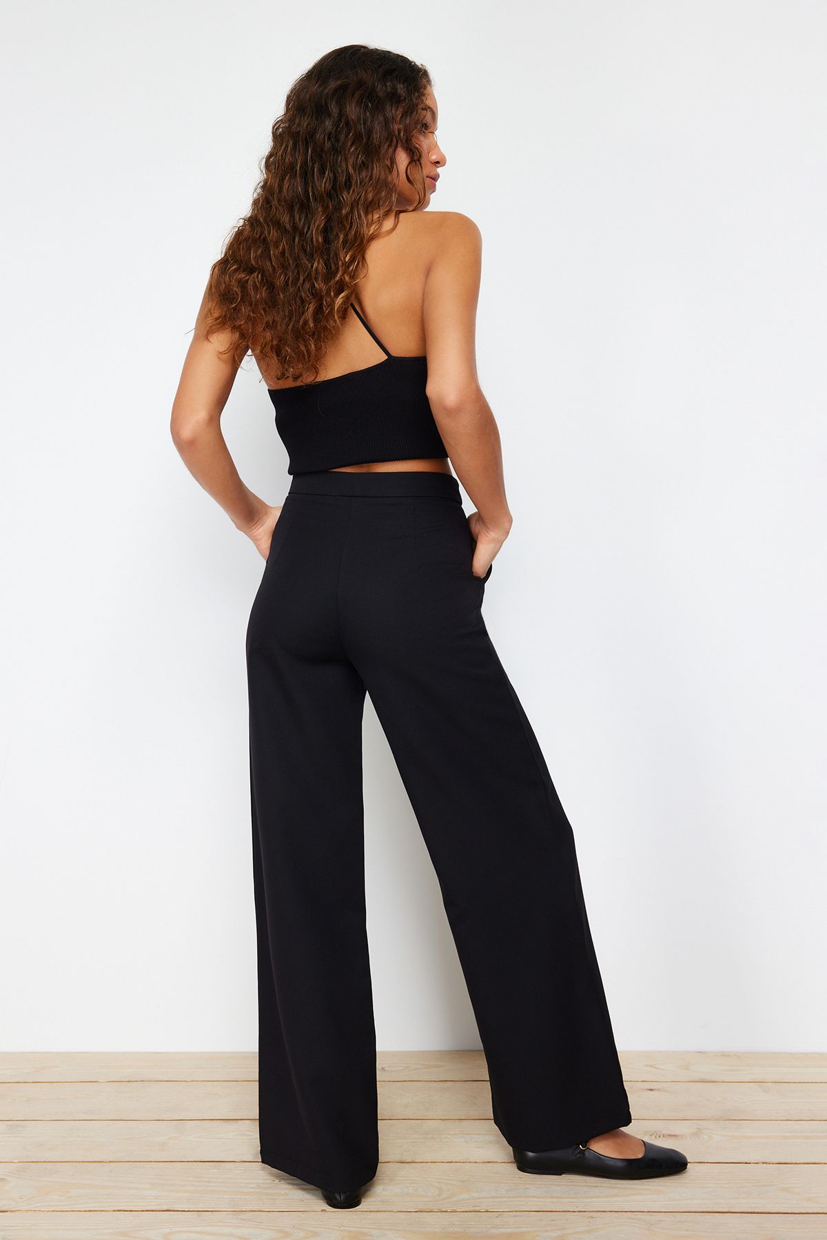 Trendyol Collection-Schwarze Stoffhose mit weitem Bein und Falten – TWOSS21PL0189 11