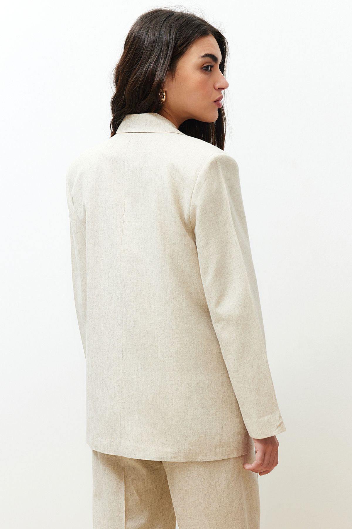 Trendyol Collection-Beigefarbener Blazer aus Baumwoll-Leinengewebe mit zweireihigem Verschluss TWOSS24BC00018 6