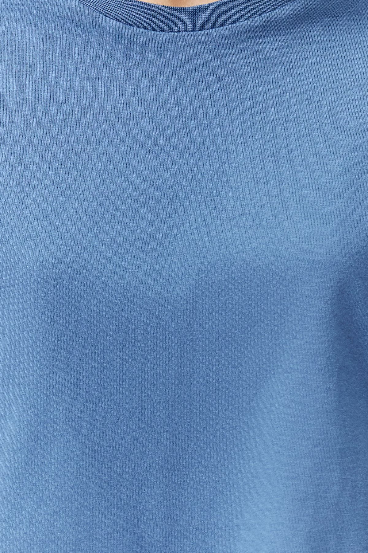 Kolekcia Trendyol-Indigo 100% bavlna Strih a rozparok Detailný Oversize/Pohodlný strih Pletené tričko TWOSS24TS00027 5