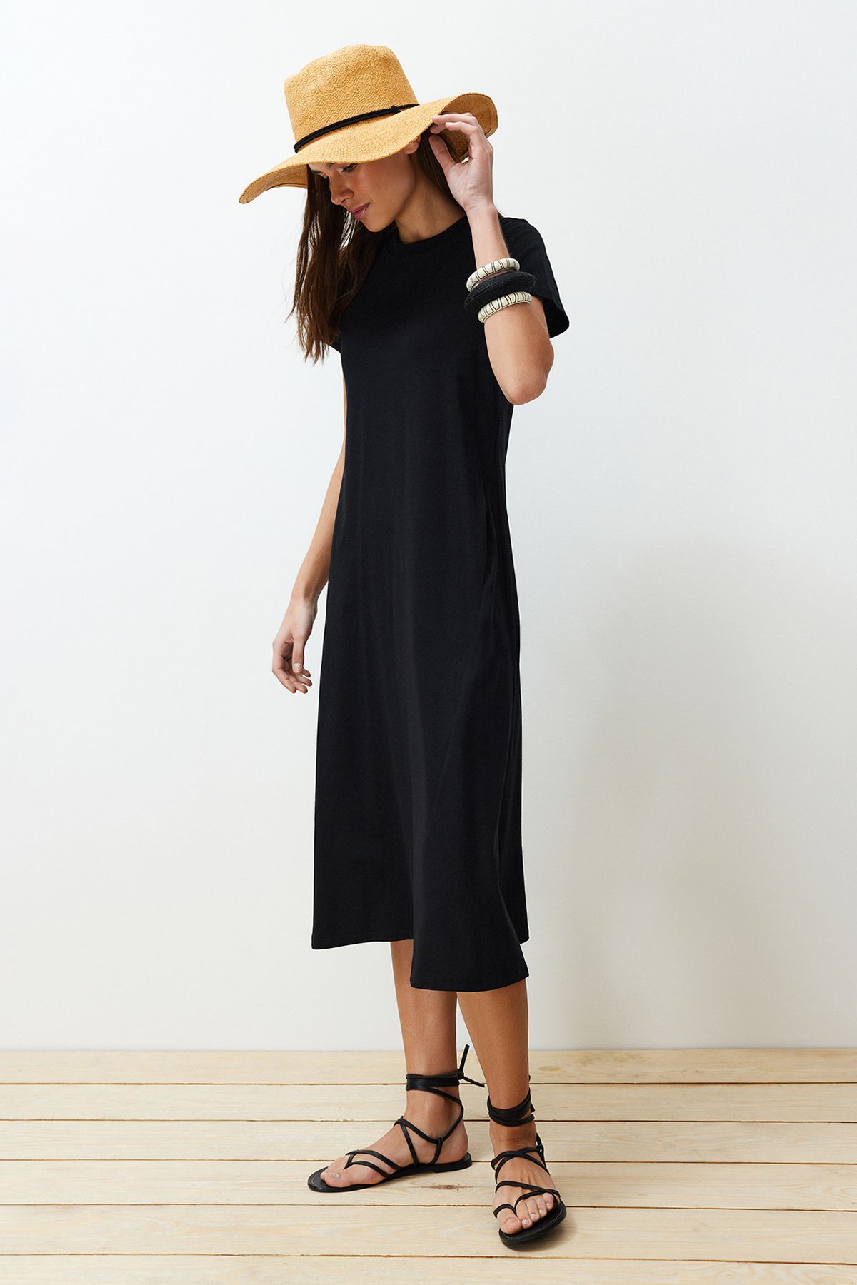 Trendyol Collection-Schwarzes Premium-Strick-Midikleid in A-Linie mit Rundhalsausschnitt und Taschen TWOSS24EL00169 3