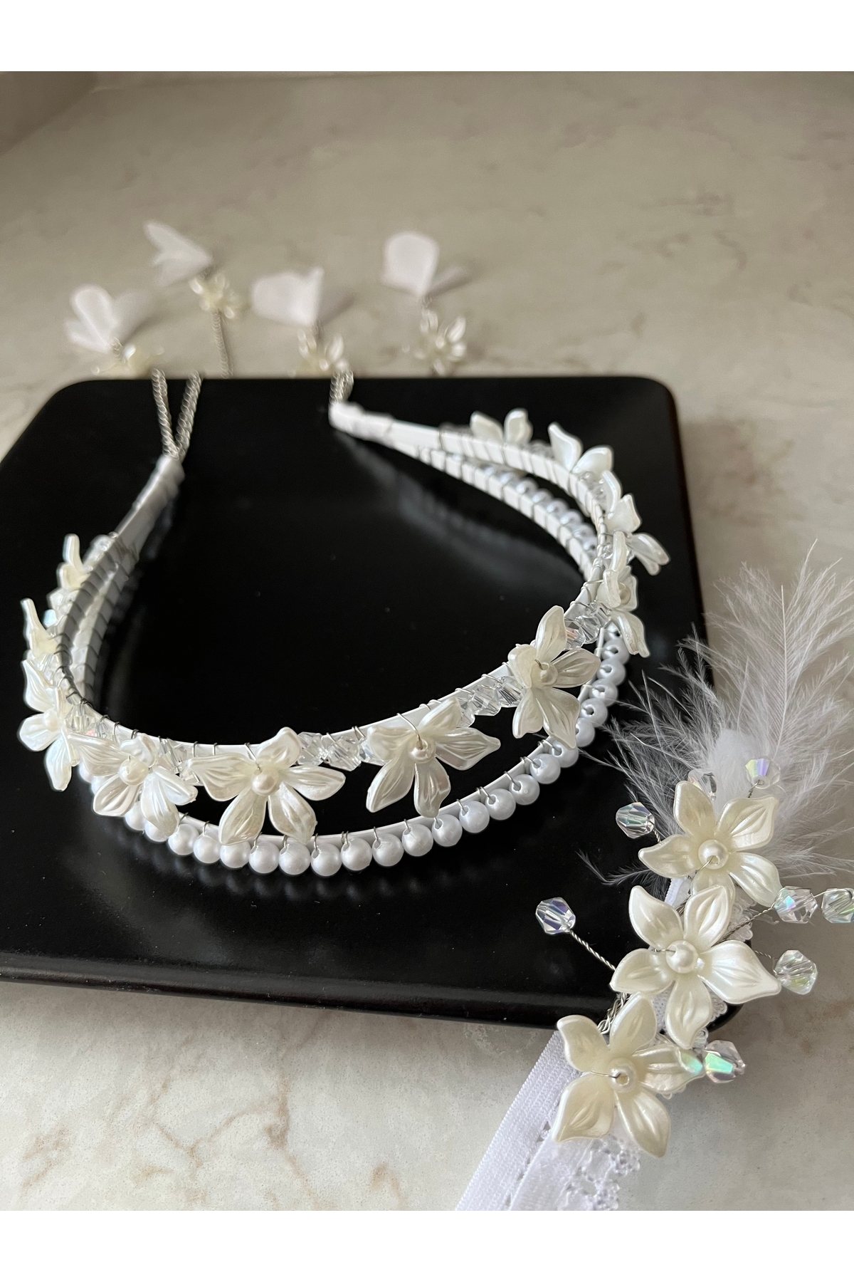 Stilo Hüner Aksesuar Anne Bebek Küpeli Incili Çiçekli Taç Bandana Lohusa Tacı, Özel Gün Tacı fotoğrafı 2 (önizleme)