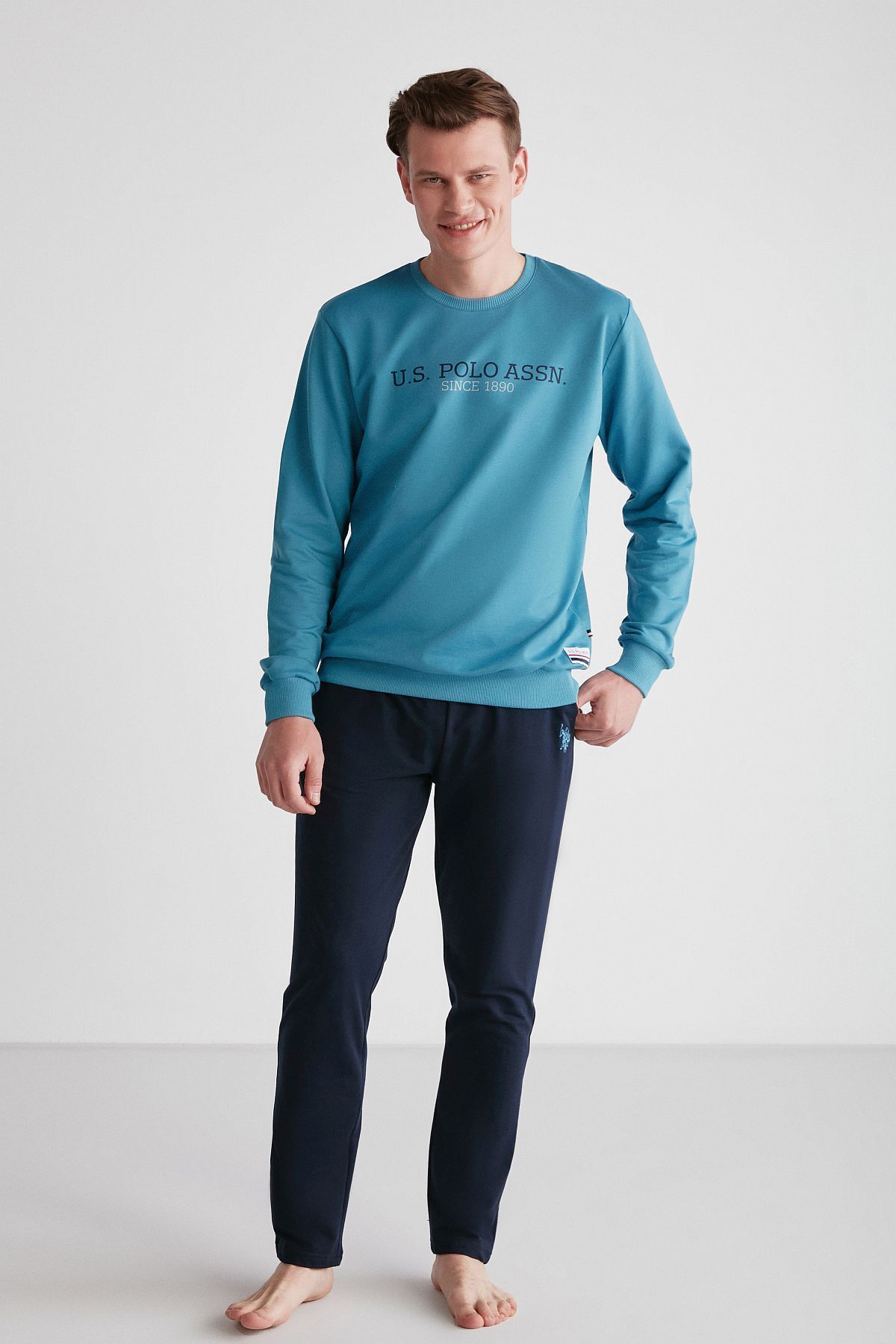 ست پیژامه آبی مردانه پایه. پولو اسن. لباس خواب آستین بلند یقه گرد بنزینی 18757 U.S. Polo Assn.