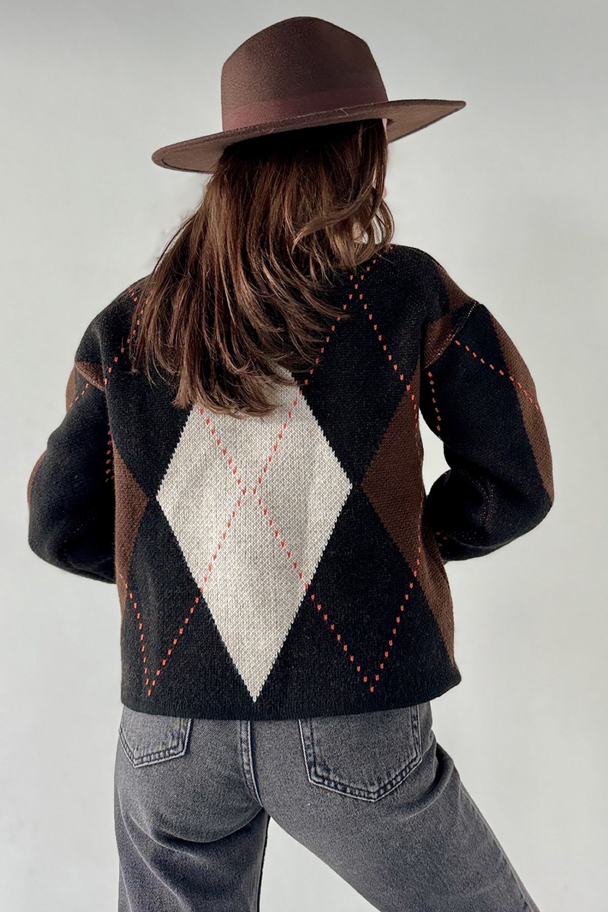 MODAGEN-Schwarz-braune Strickjacke mit Rautenmuster und goldenen Knöpfen 3