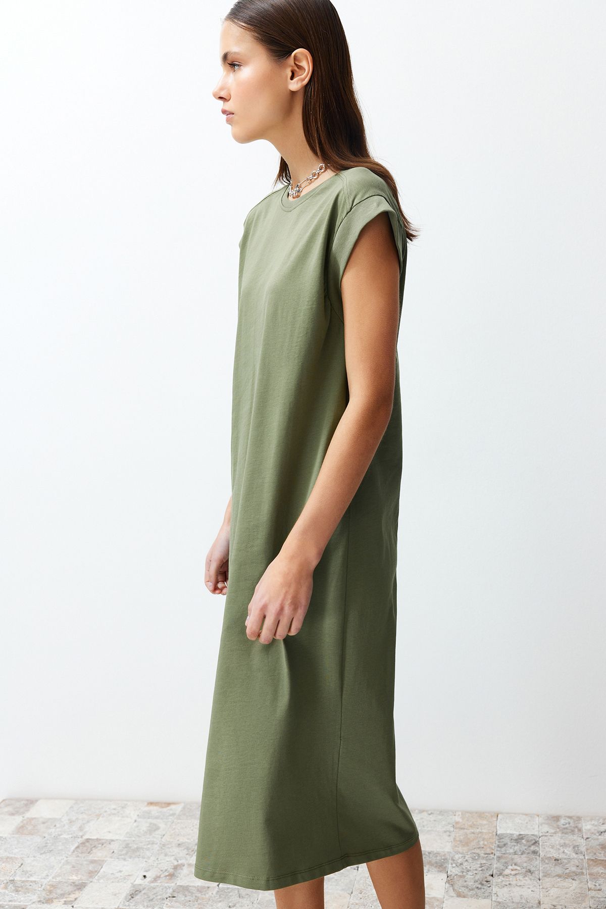 Trendyol Collection-Khaki Plain Tričko Šaty 100% bavlna Moon Sleeve Shift/Pohodlný střih Midi Midi Šaty TWOSS24EL00126 3