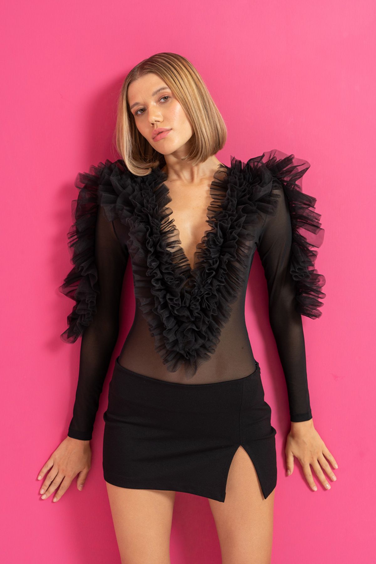 Kikiriki-Deep V-neck long-sleeved Tulle bodysuitFold front with fluffy ruffle designSnap closure from the bottom 2