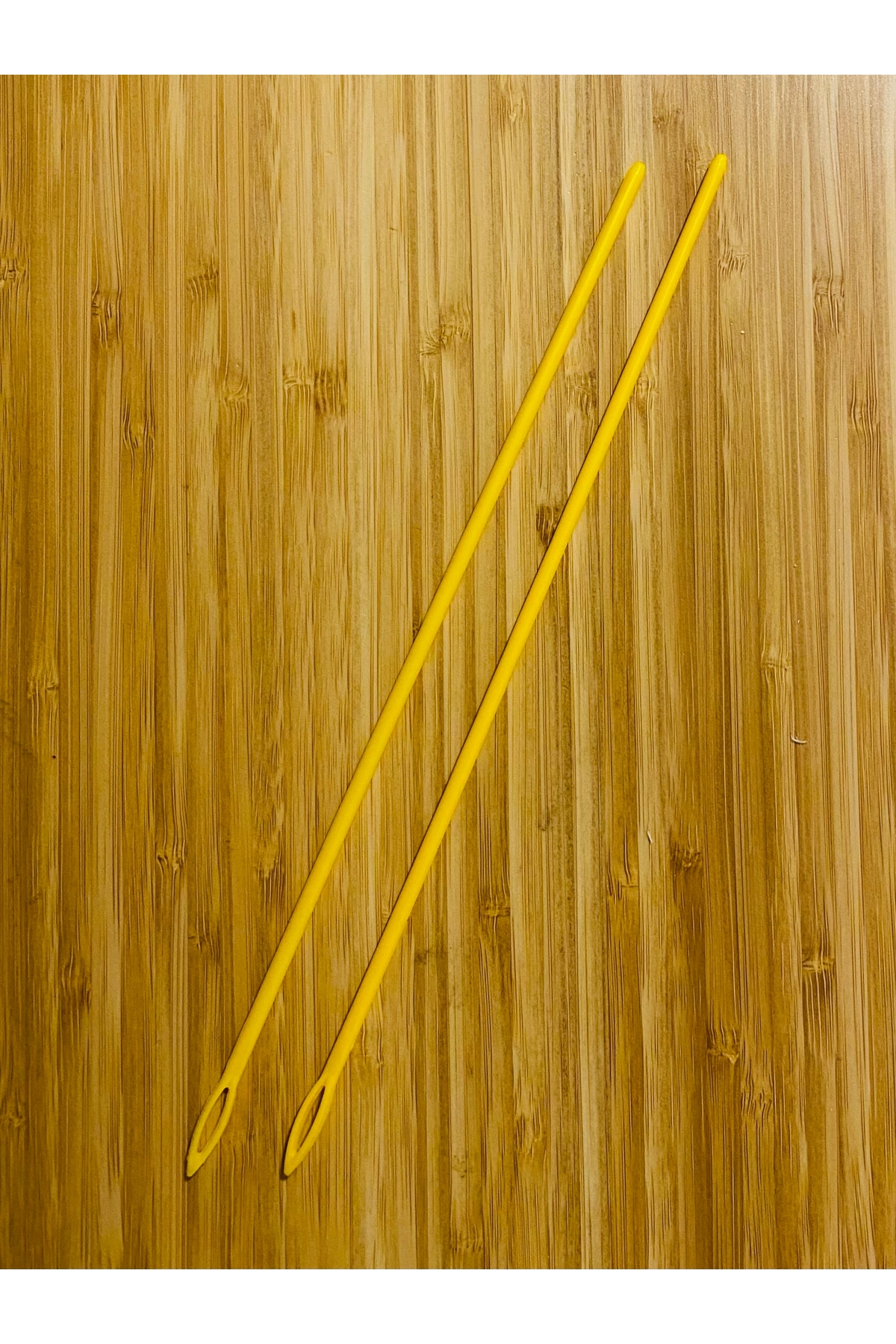 We have a long plastic sack with cord, slider, skirt, frost and leg rubber threads. 4mm x 25cm. 2-pack