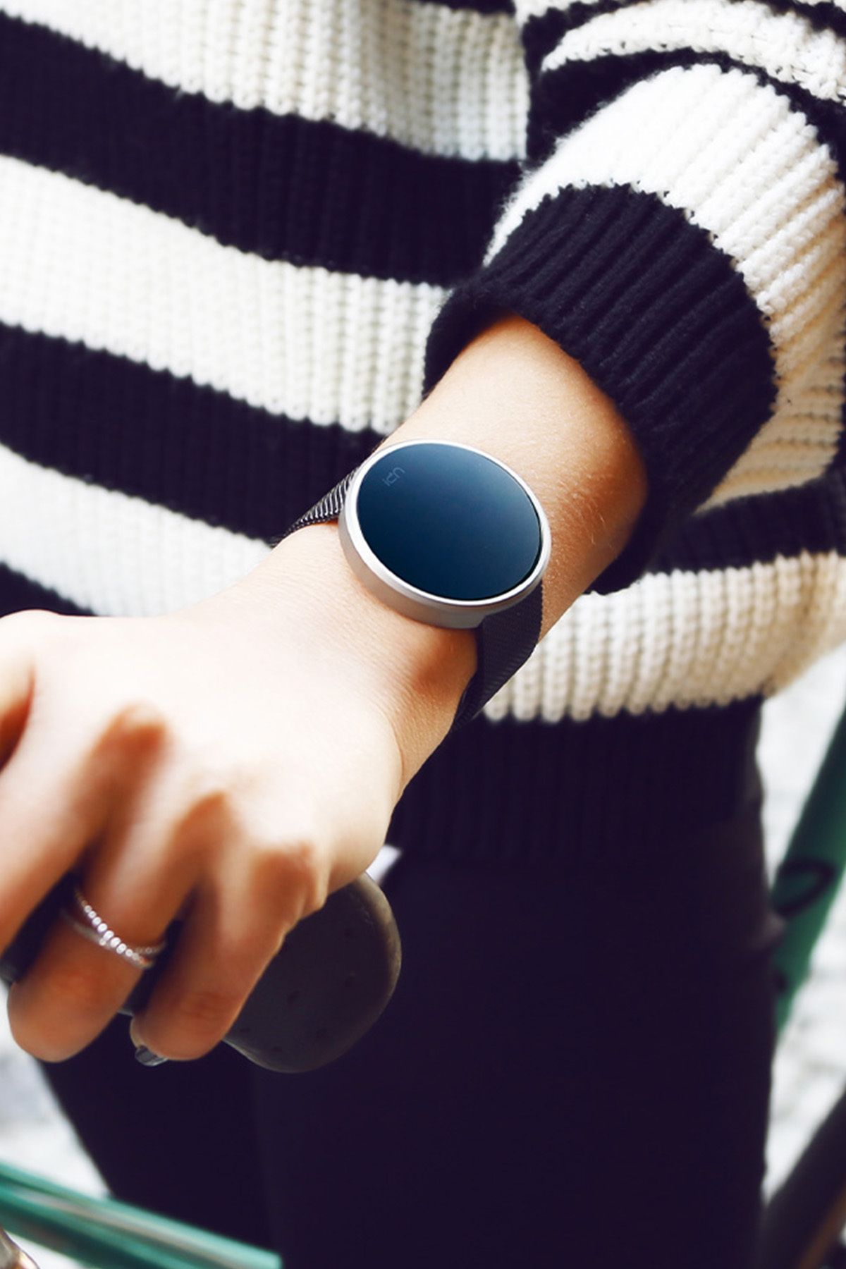 Up watch round steel top