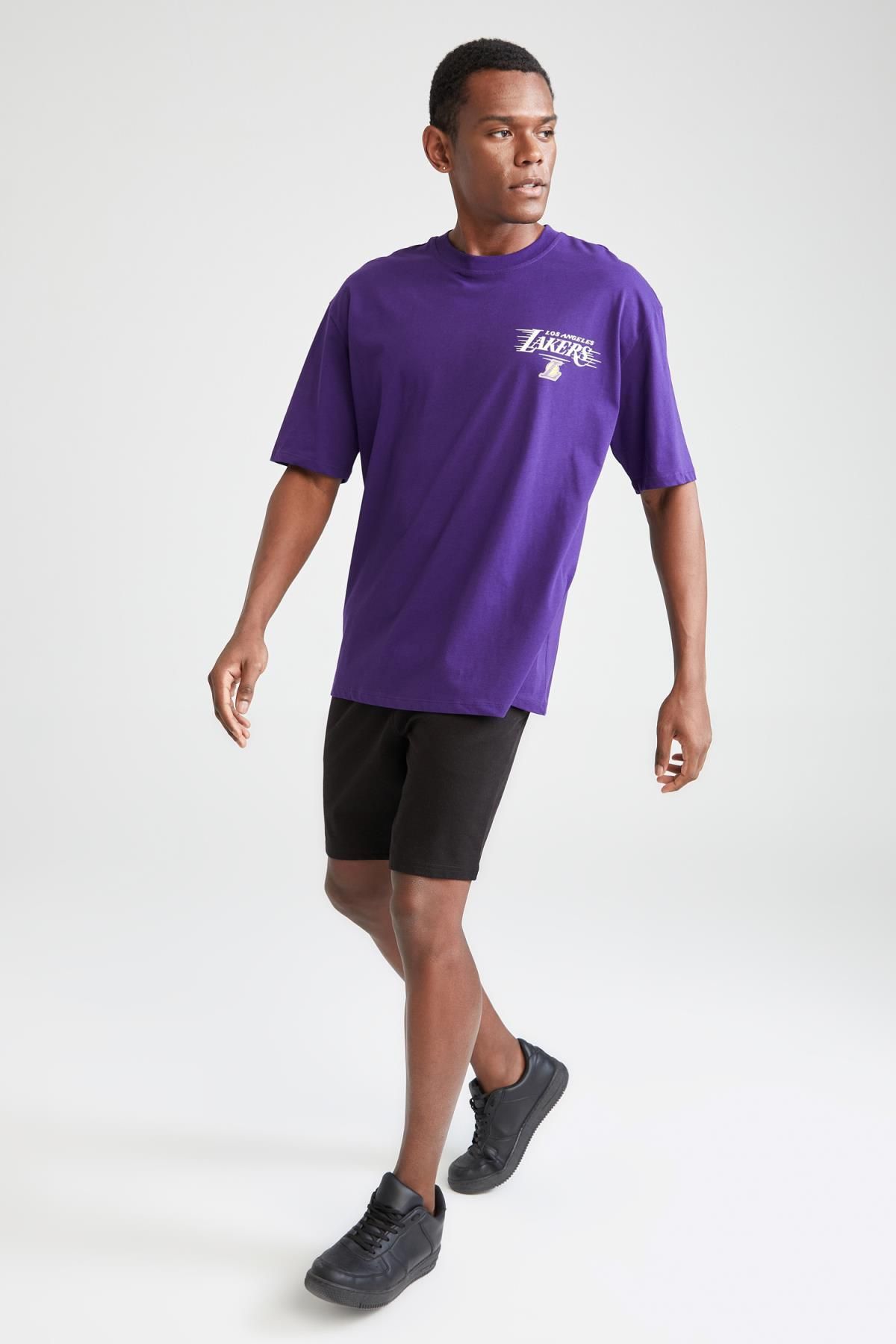 DeFacto-Passgenaues Nba Los Angeles Lakers Oversize-Fit-T-Shirt mit Rundhalsausschnitt 2