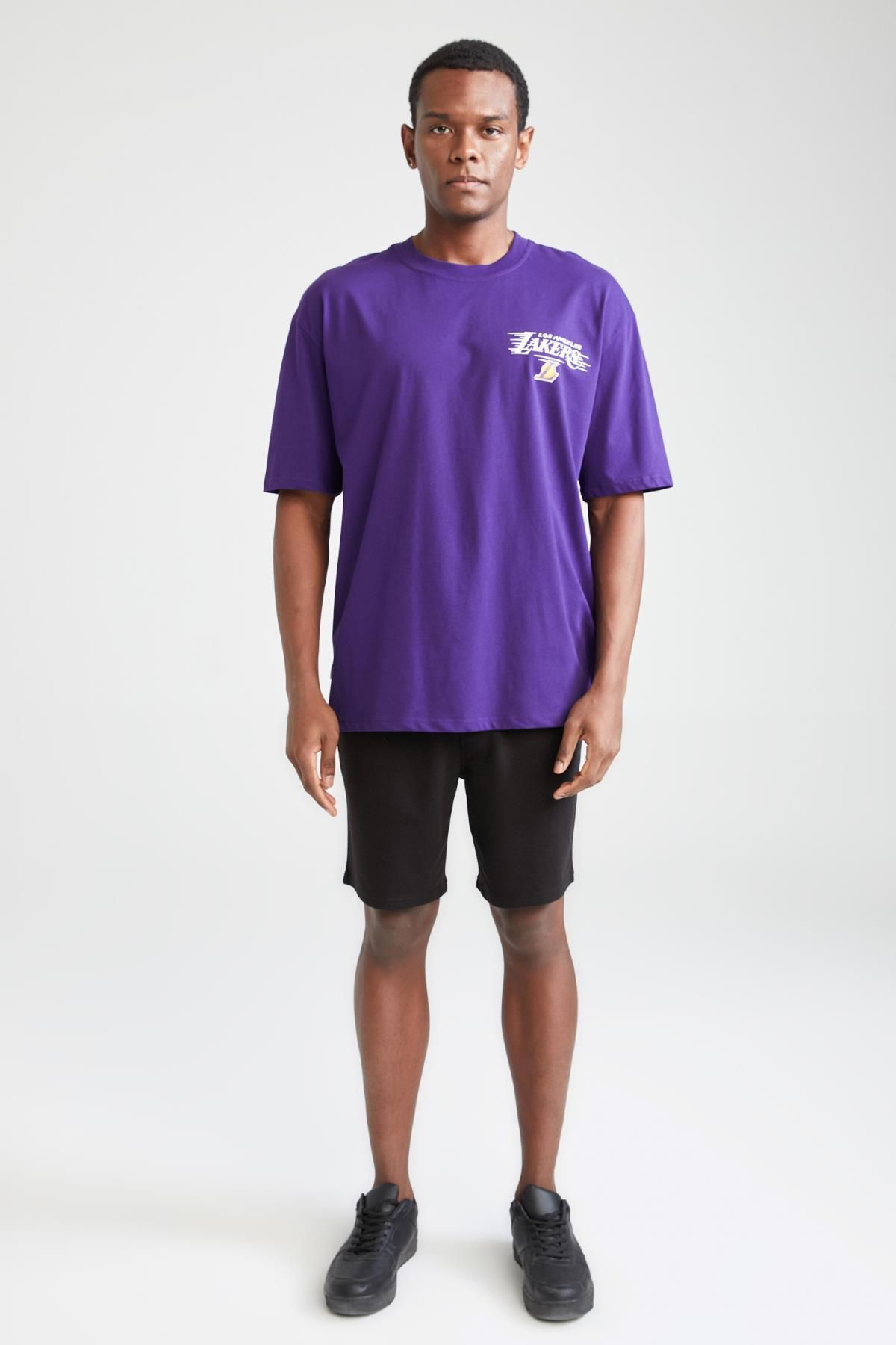 DeFacto-Passgenaues Nba Los Angeles Lakers Oversize-Fit-T-Shirt mit Rundhalsausschnitt 4