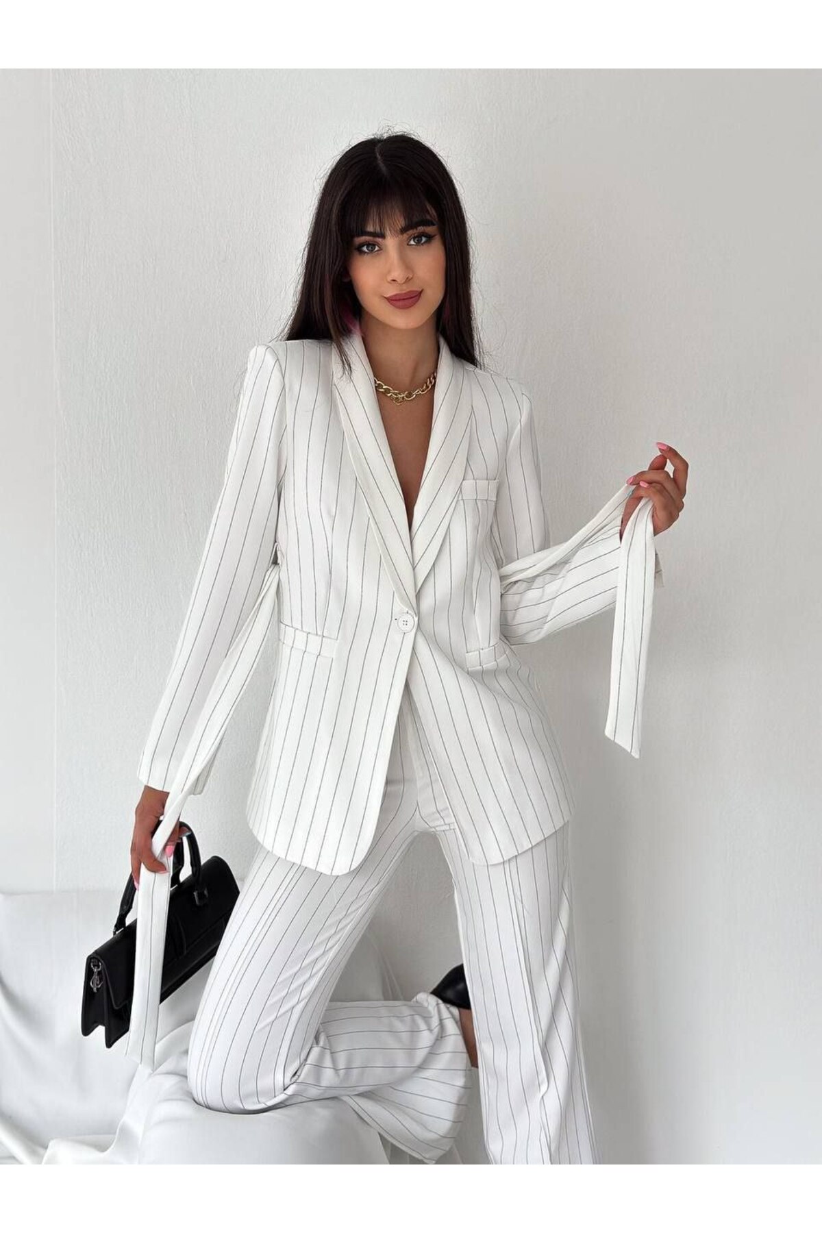 Costume tailleur rayé avec ceinture - Görsel 7