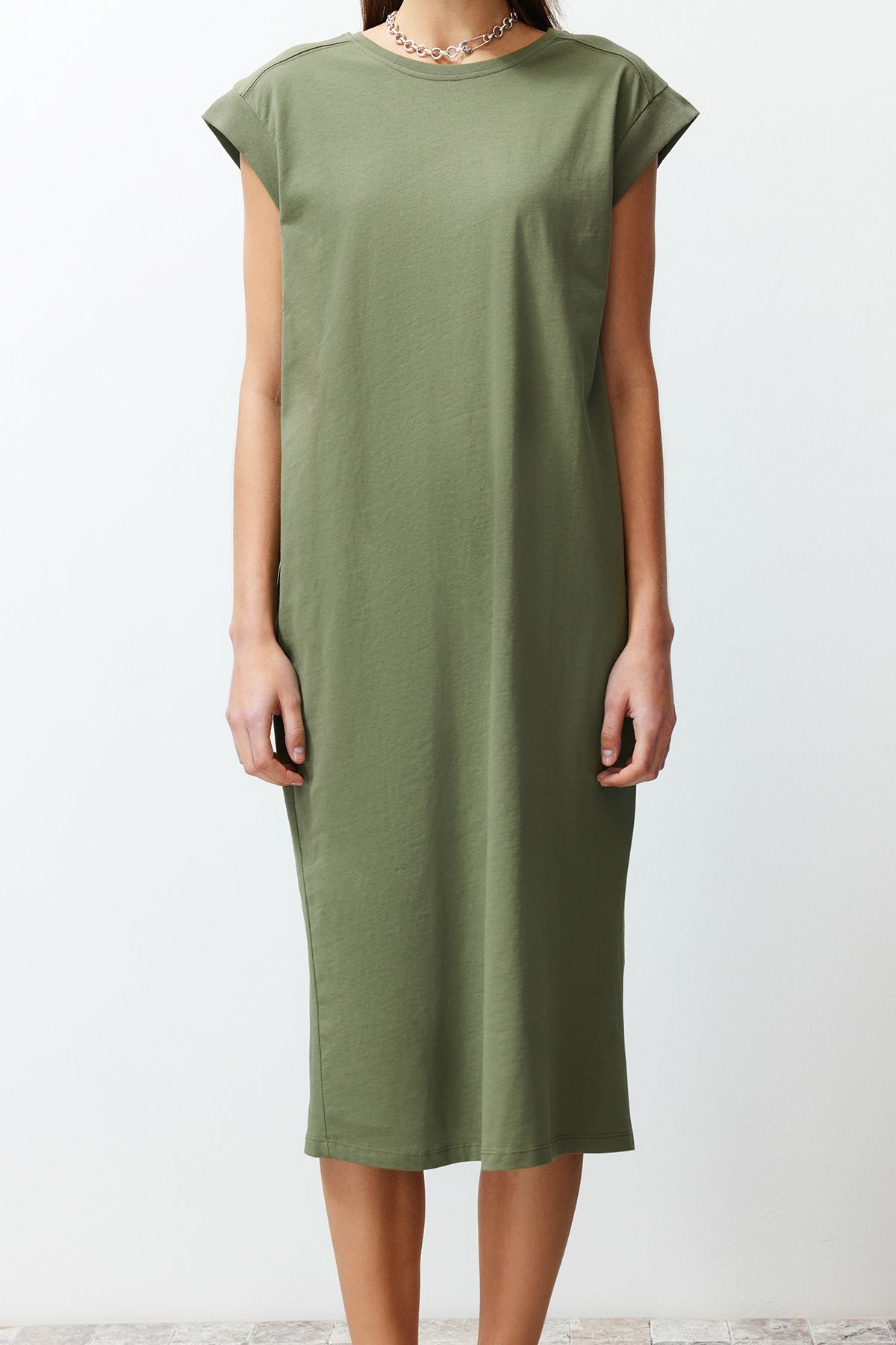 Trendyol Collection-Khaki Plain Tričko Šaty 100% bavlna Moon Sleeve Shift/Pohodlný střih Midi Midi Šaty TWOSS24EL00126 5