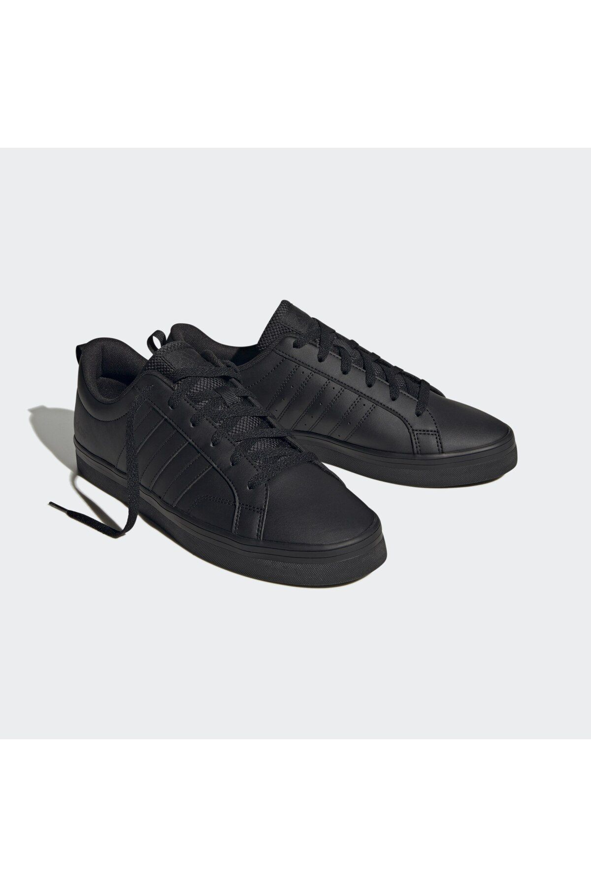 Adidas pace outlet vs black