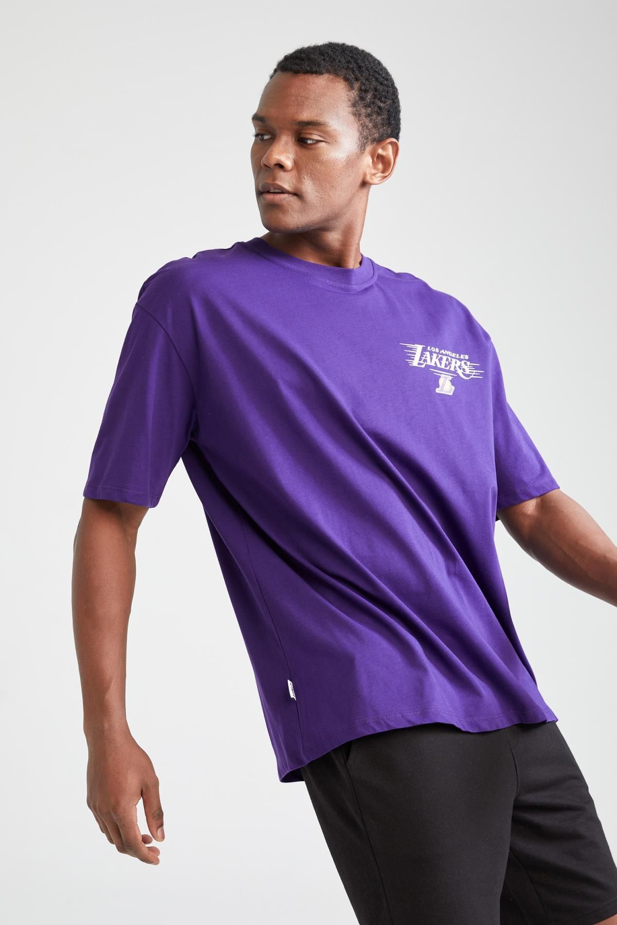 DeFacto-Passgenaues Nba Los Angeles Lakers Oversize-Fit-T-Shirt mit Rundhalsausschnitt 3
