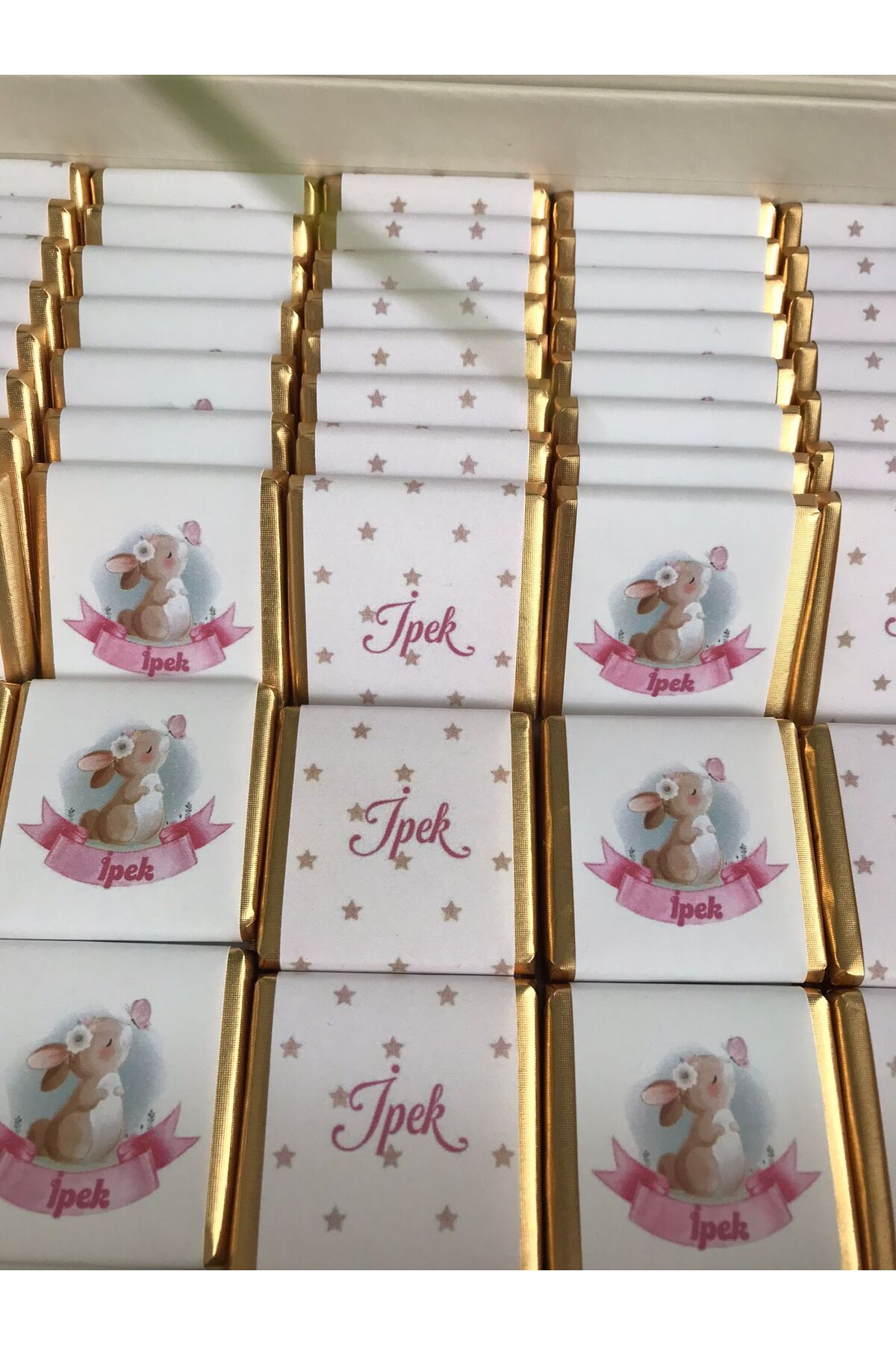 Minemiss Tasarım Lüks Kutulu İsme Özel Tasarımlı Kız-Erkek Bebek Çikolatası 70 Adet Dogum-Yaş Günü-Hediyelik Çikolata fotoğrafı 2 (önizleme)