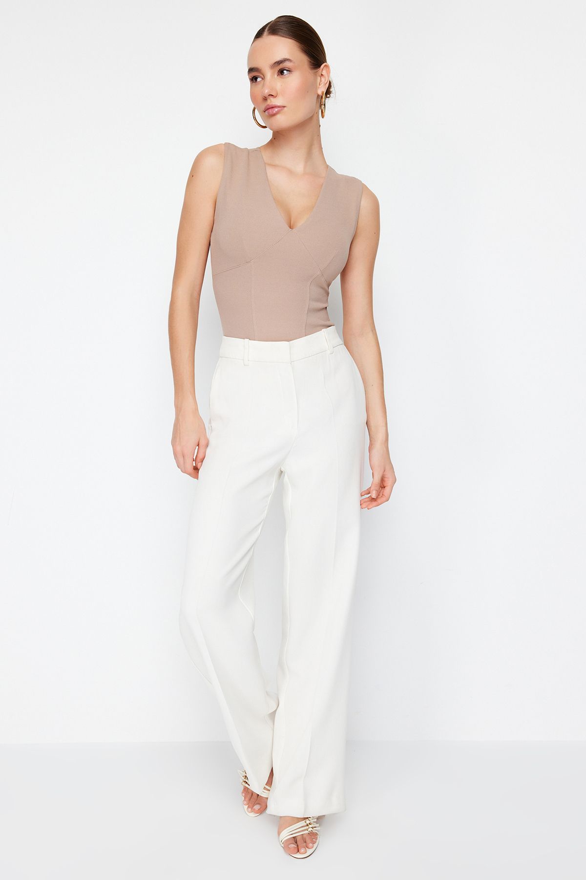 Trendyol Collection-Боді з норки з V-подібним вирізом TWOSS24BD00007 2