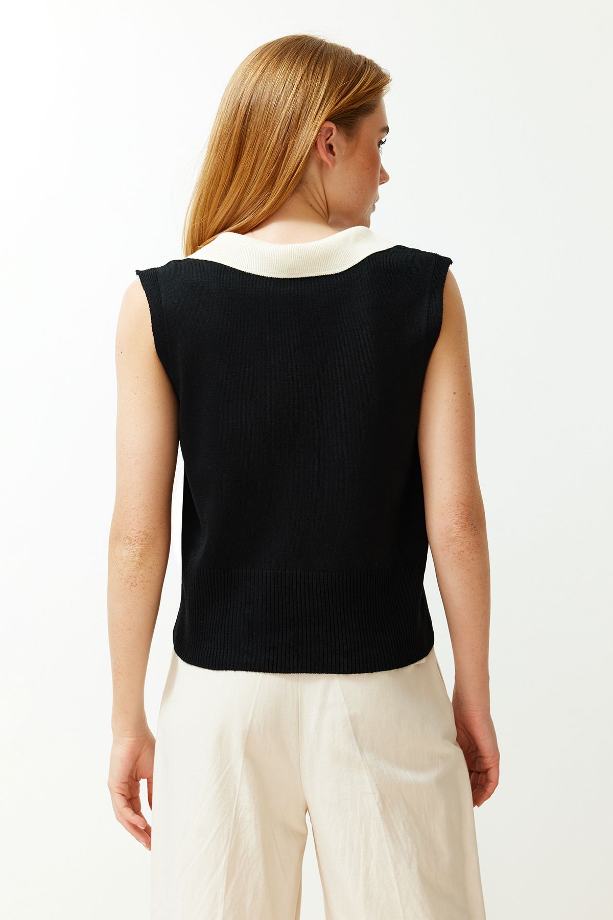 Trendyol Collection-Bluzka z kołnierzykiem polo w kolorze ecru, w stylu T-shirt TWOSS24BZ00273 6
