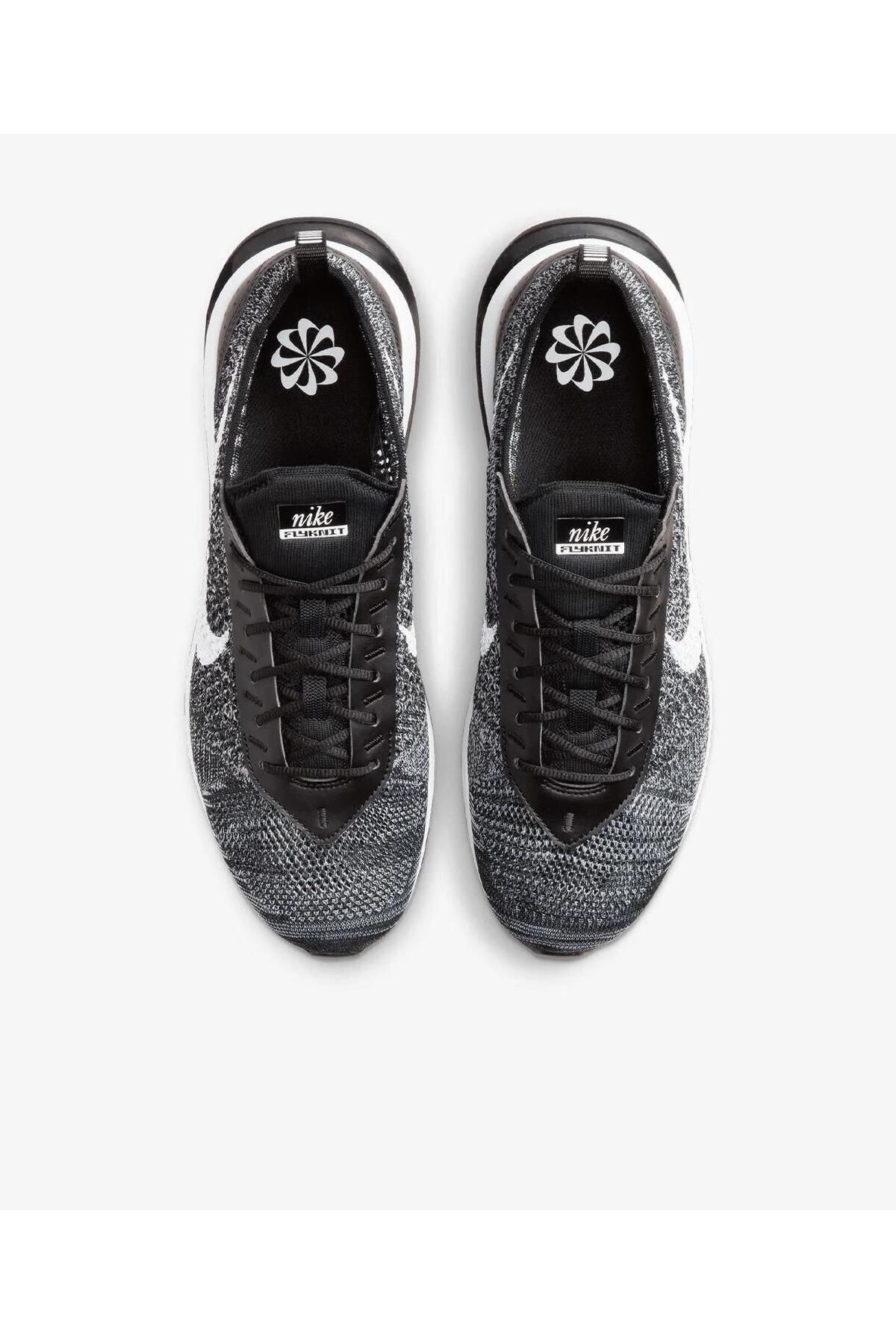 Nike flyknit racer womens black and white discount