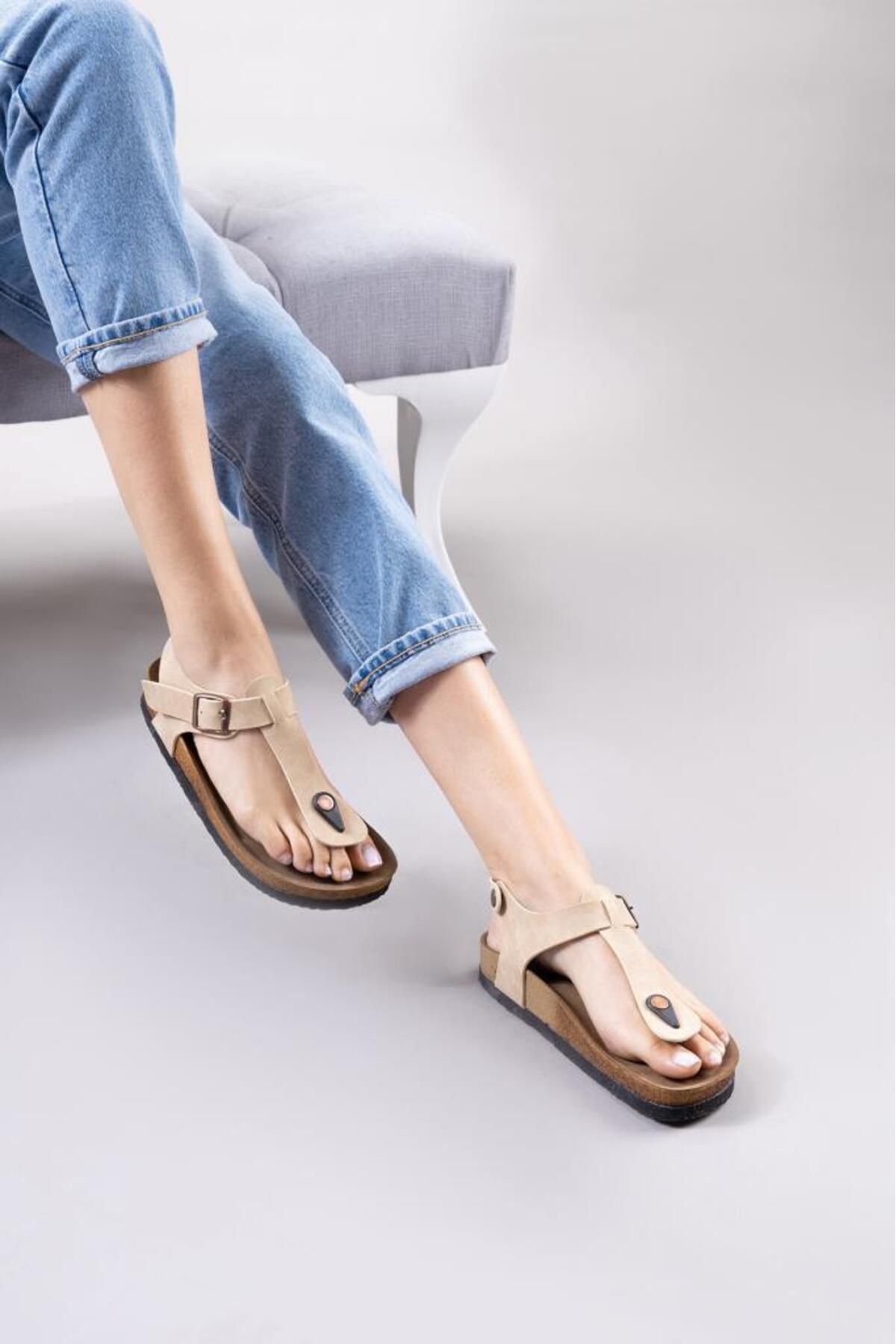 Getcho-Larindo Beige Wildleder-Flip-Flops-Sandalen 2