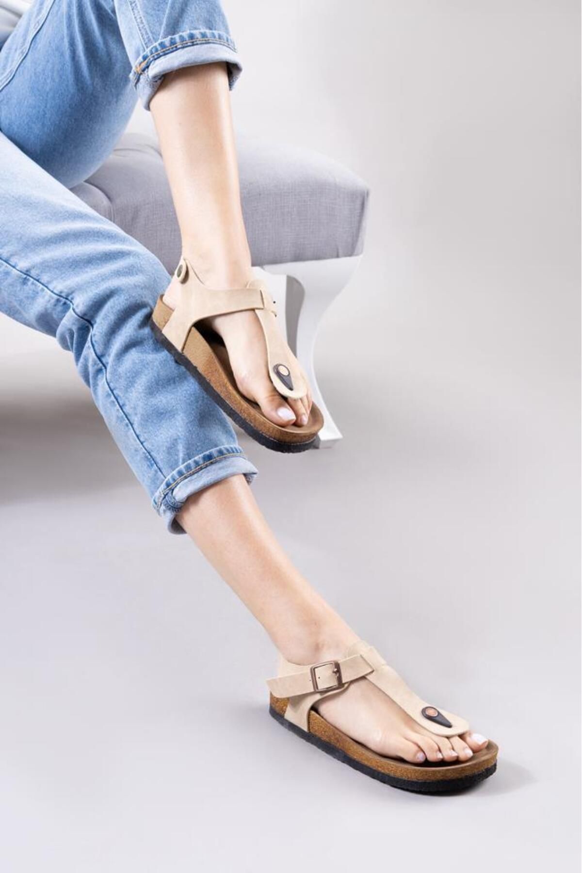 Getcho-Larindo Beige Wildleder-Flip-Flops-Sandalen 3