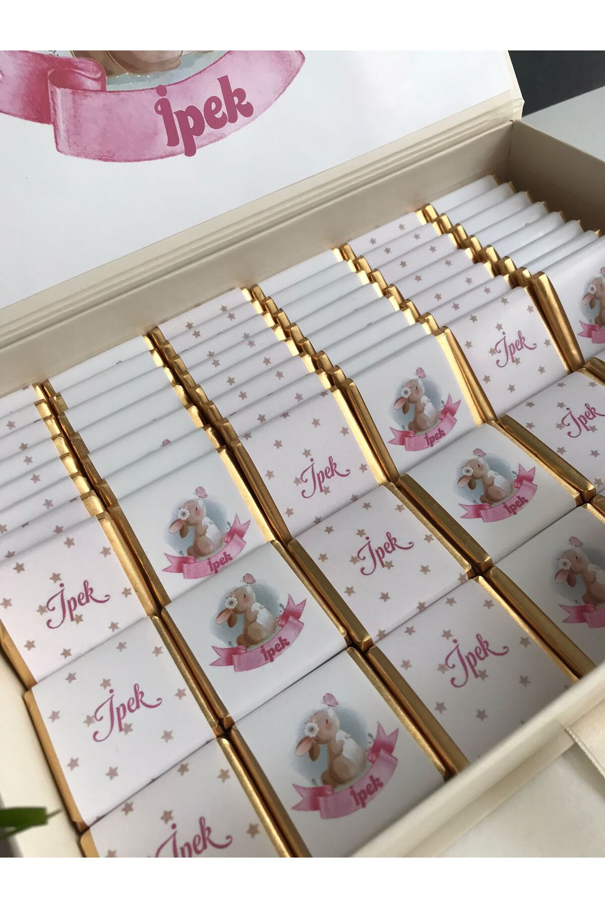 Minemiss Tasarım Lüks Kutulu İsme Özel Tasarımlı Kız-Erkek Bebek Çikolatası 70 Adet Dogum-Yaş Günü-Hediyelik Çikolata fotoğrafı 3 (önizleme)