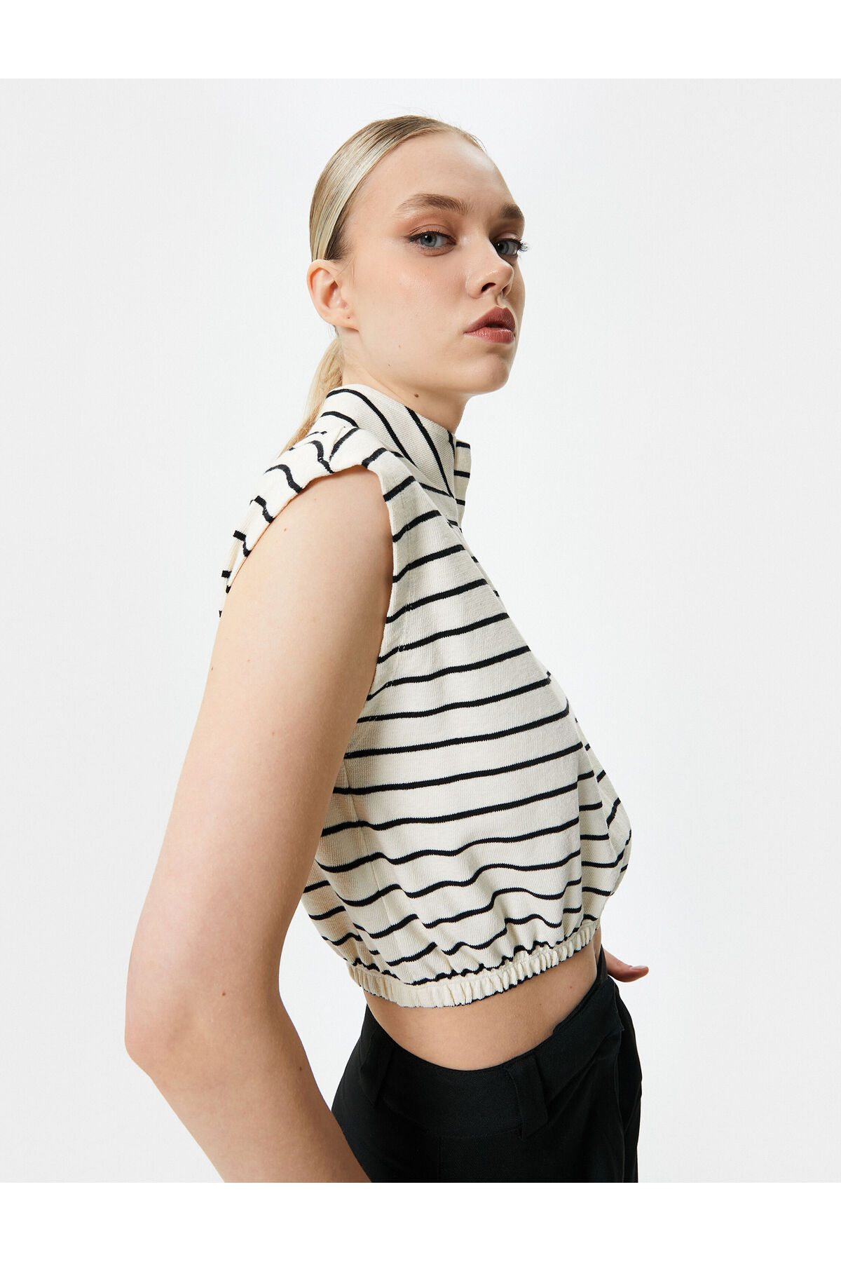 سویشرت بدون آستین یقه بلند نیم زیپ