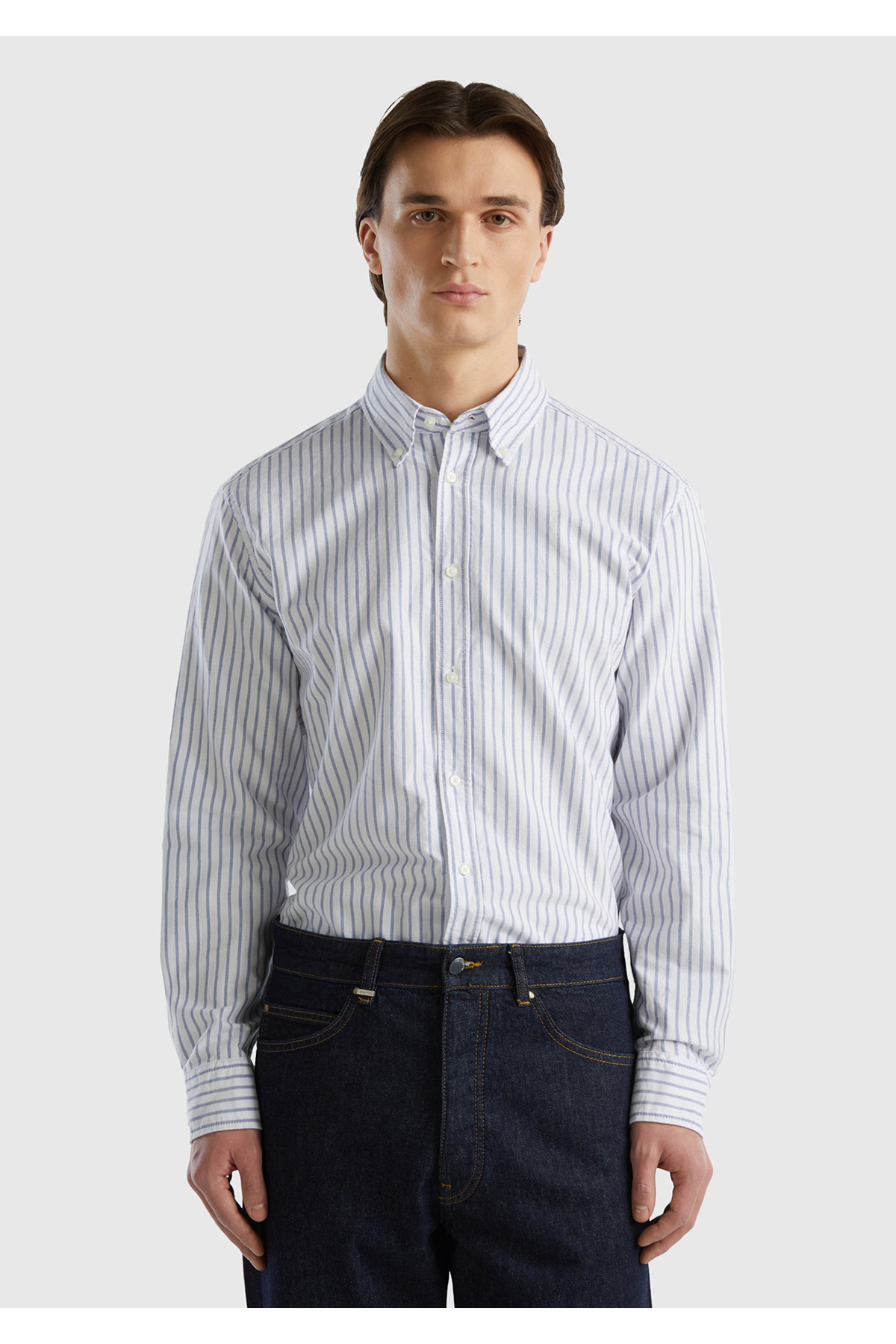 یونایتد کالرز آو بنتون پیراهن مردانه راه راه آبی میکس، ۱۰۰٪ پنبه، یقه در پشت